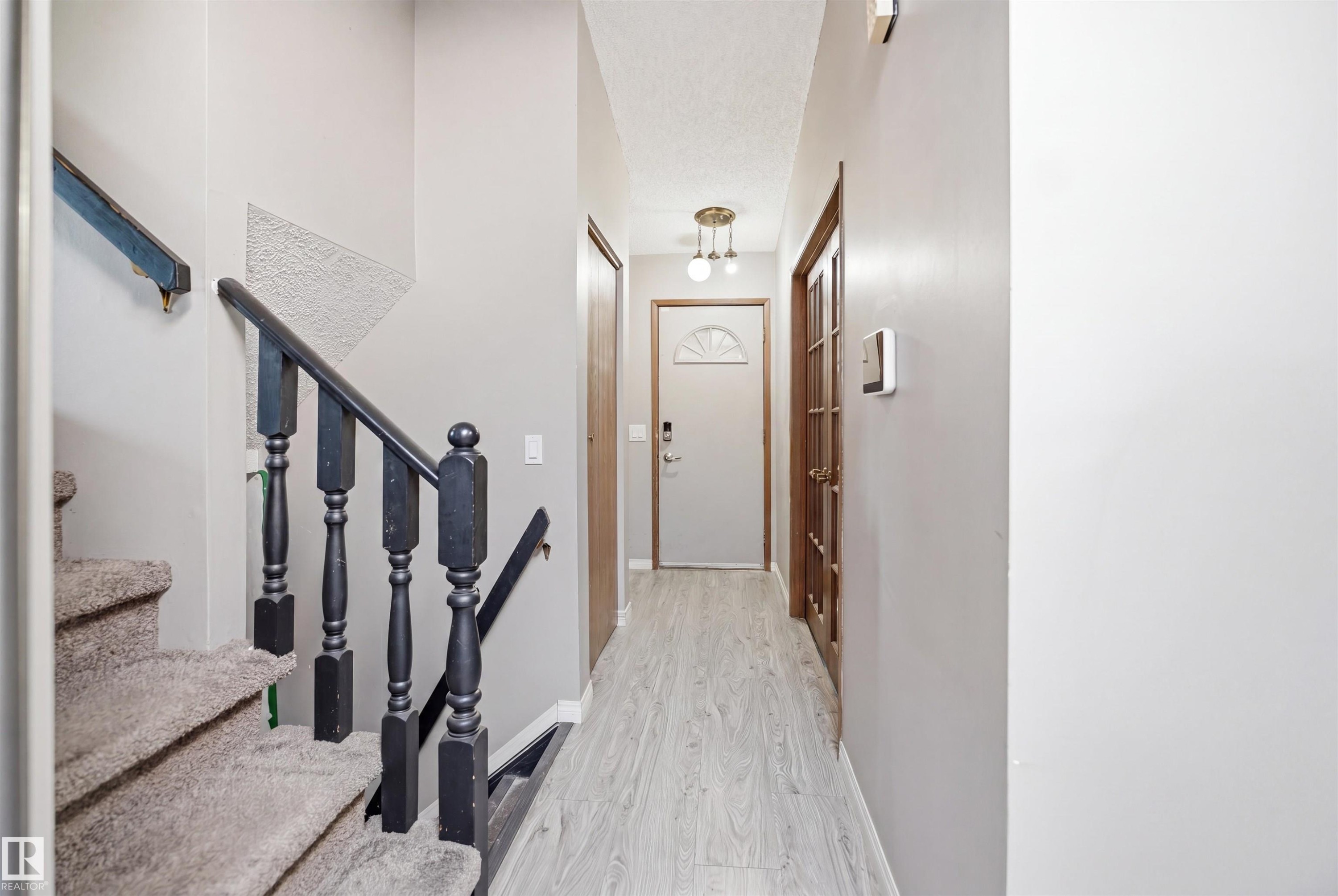 2107 40 Street Nw, Edmonton, AB - Indoor Photo Showing Other Room