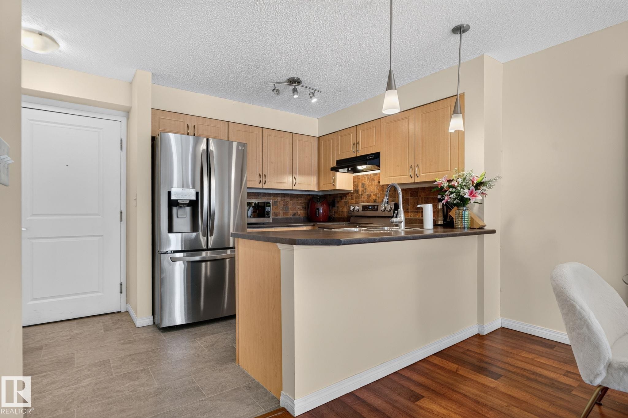 #317 11441 Ellerslie Rd Sw, Edmonton, AB - Indoor Photo Showing Kitchen With Stainless Steel Kitchen