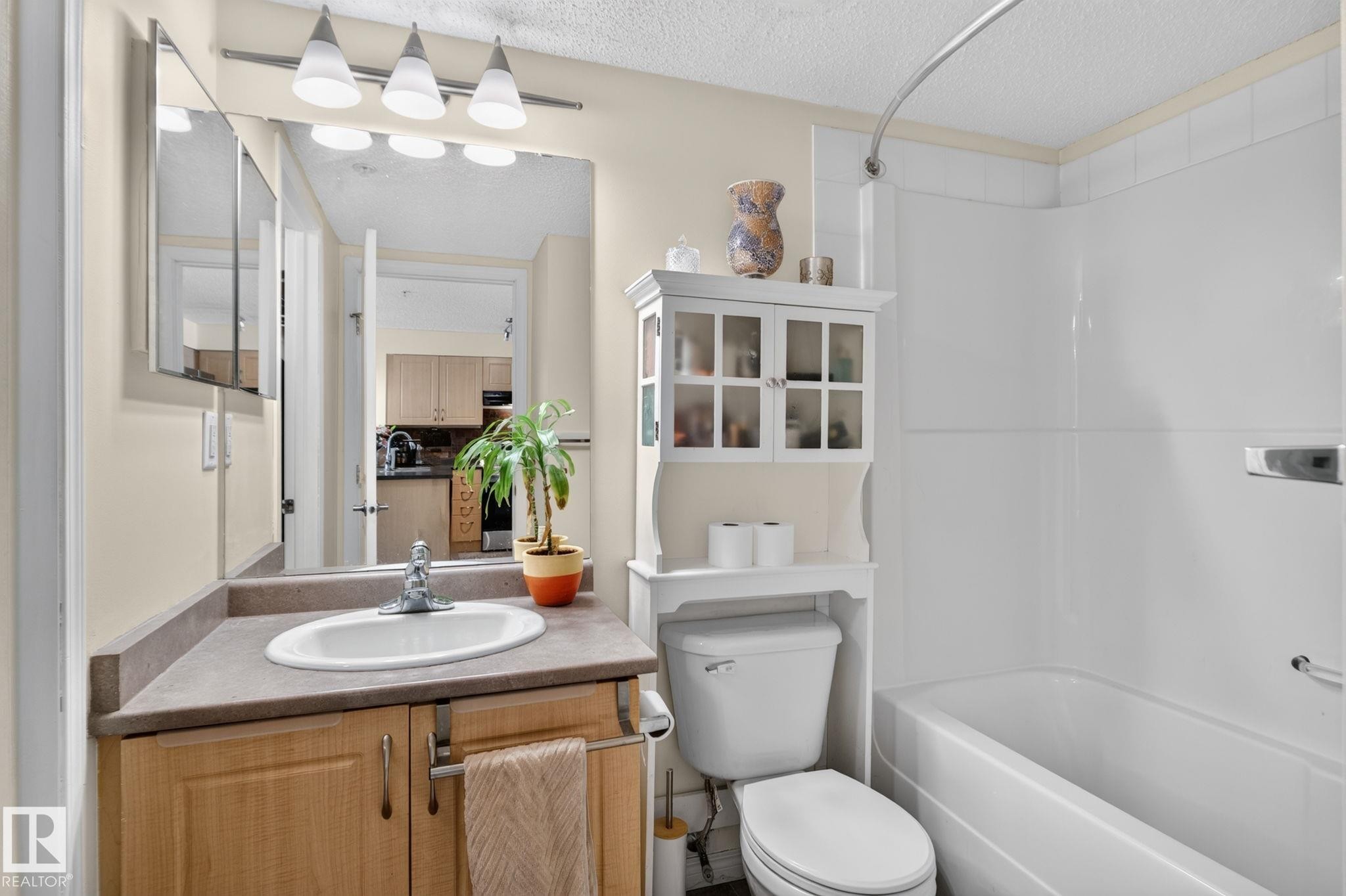 #317 11441 Ellerslie Rd Sw, Edmonton, AB - Indoor Photo Showing Bathroom