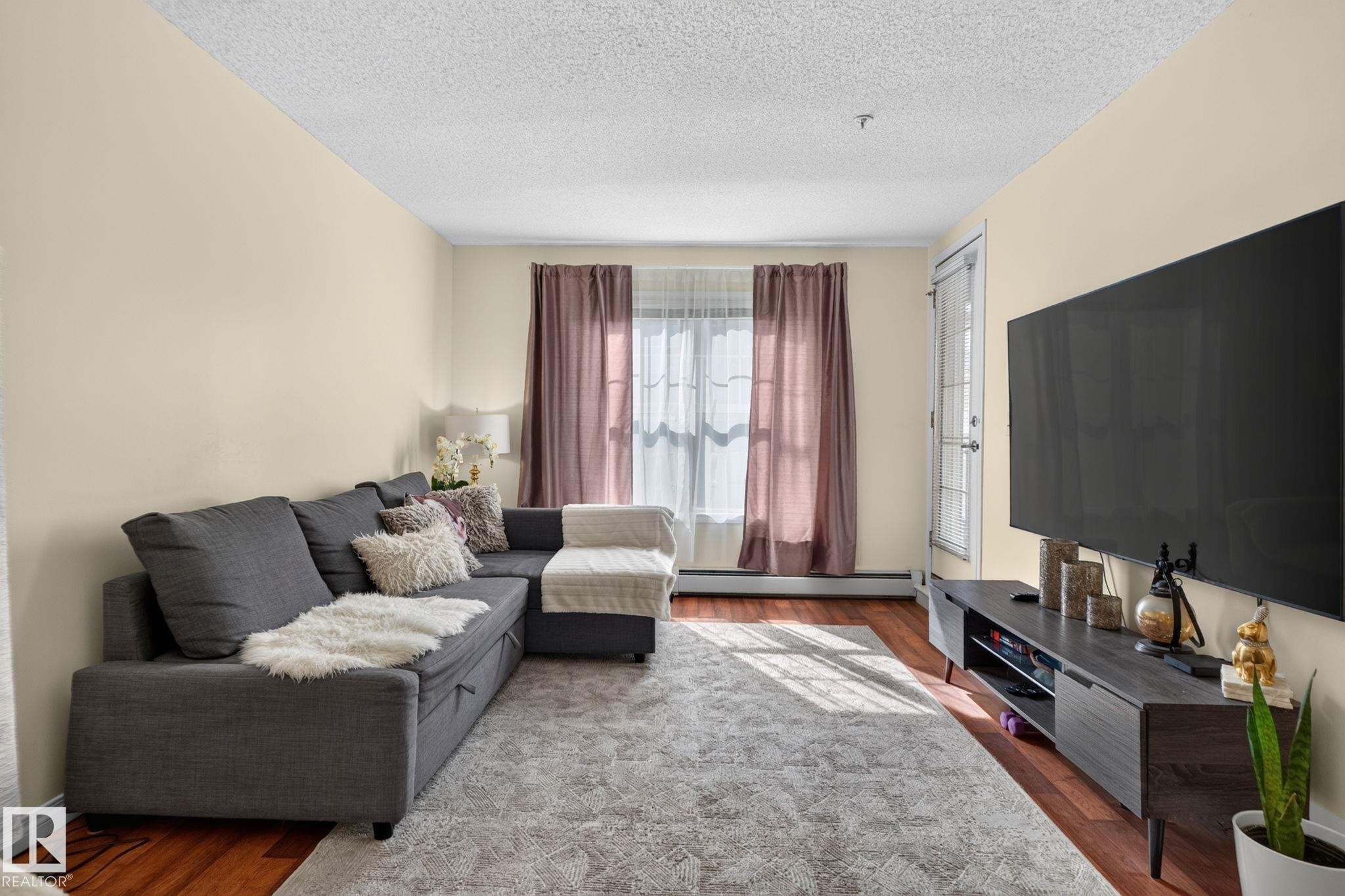 #317 11441 Ellerslie Rd Sw, Edmonton, AB - Indoor Photo Showing Living Room