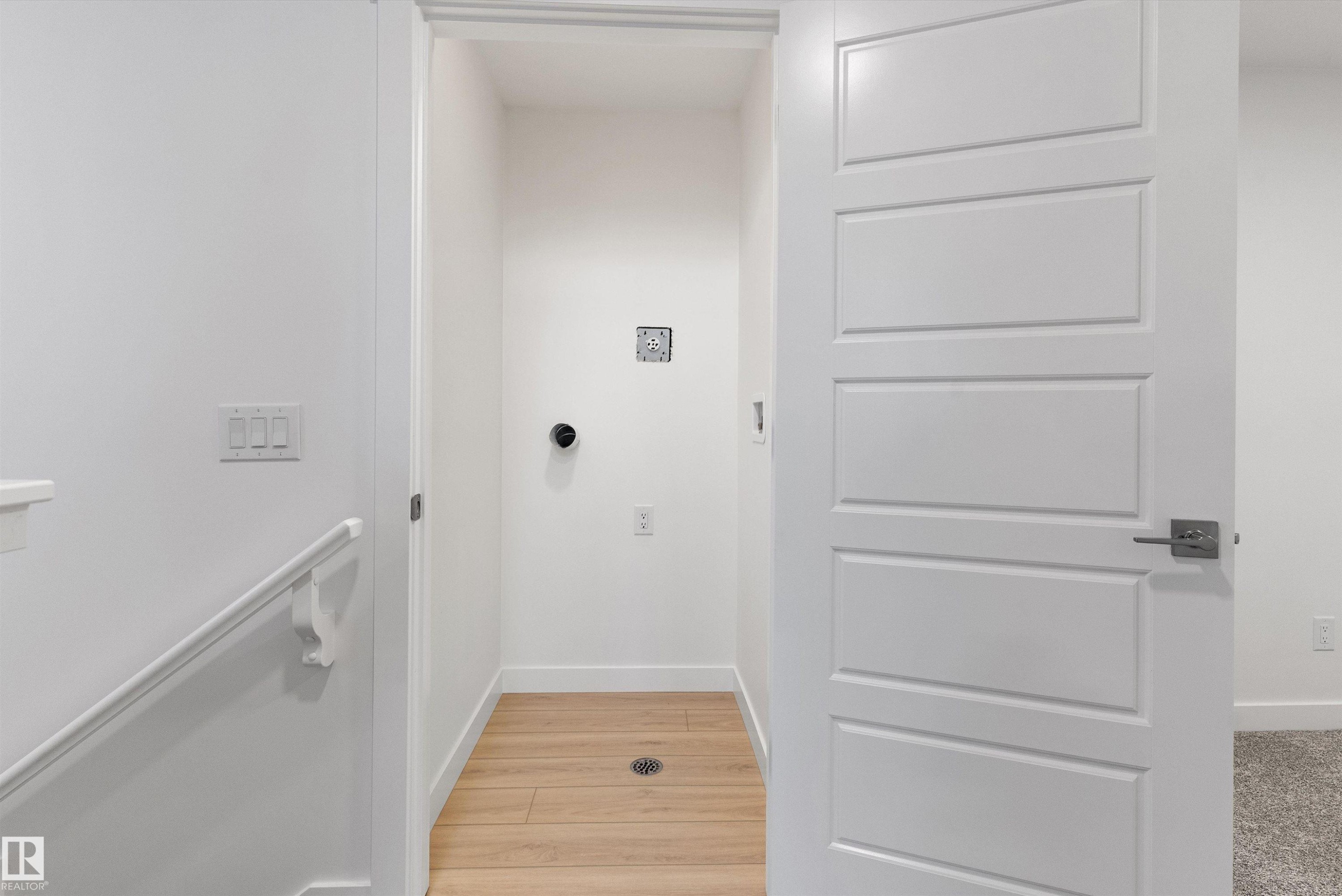913 19 Avenue Nw, Edmonton, AB - Indoor Photo Showing Other Room