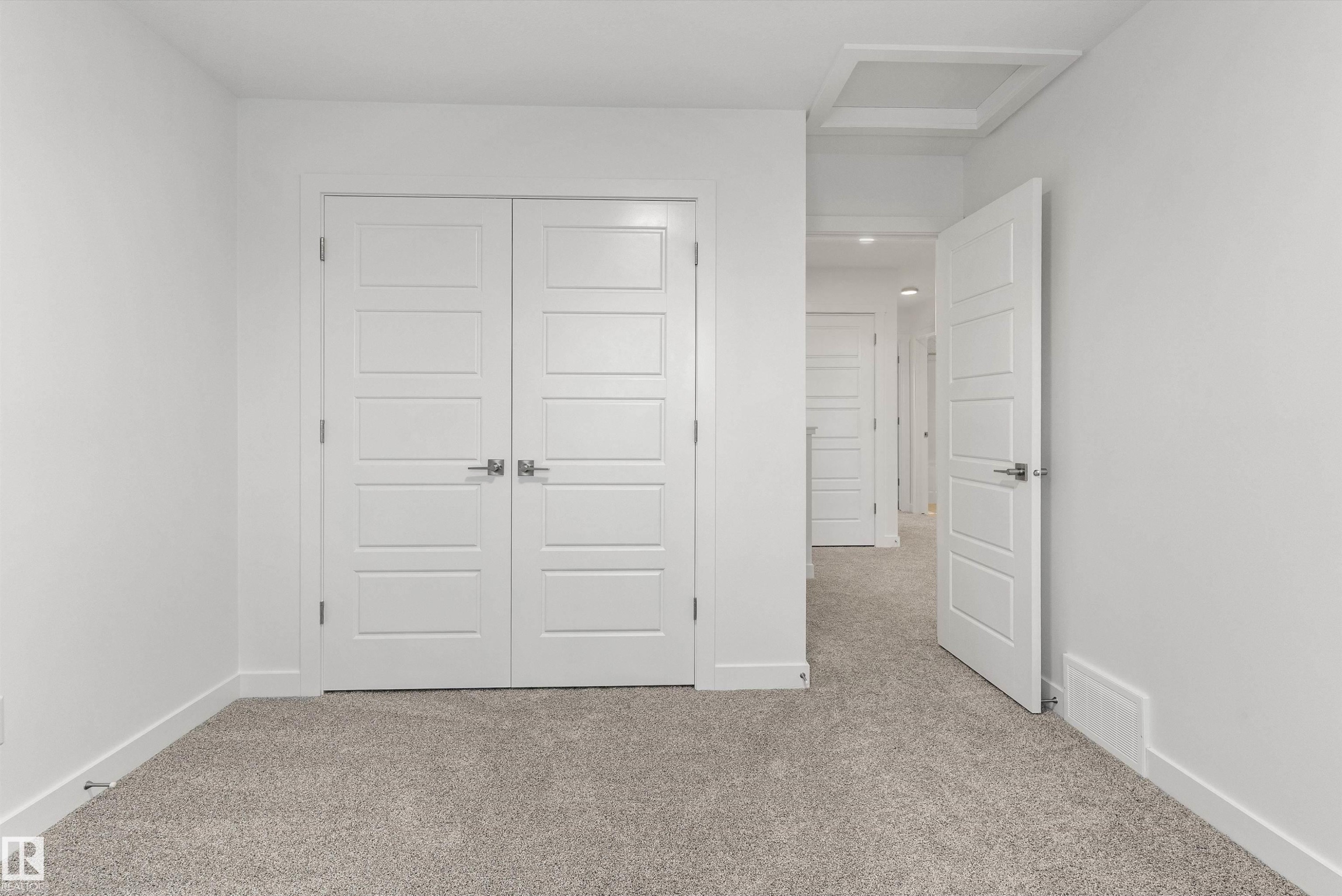 913 19 Avenue Nw, Edmonton, AB - Indoor Photo Showing Other Room