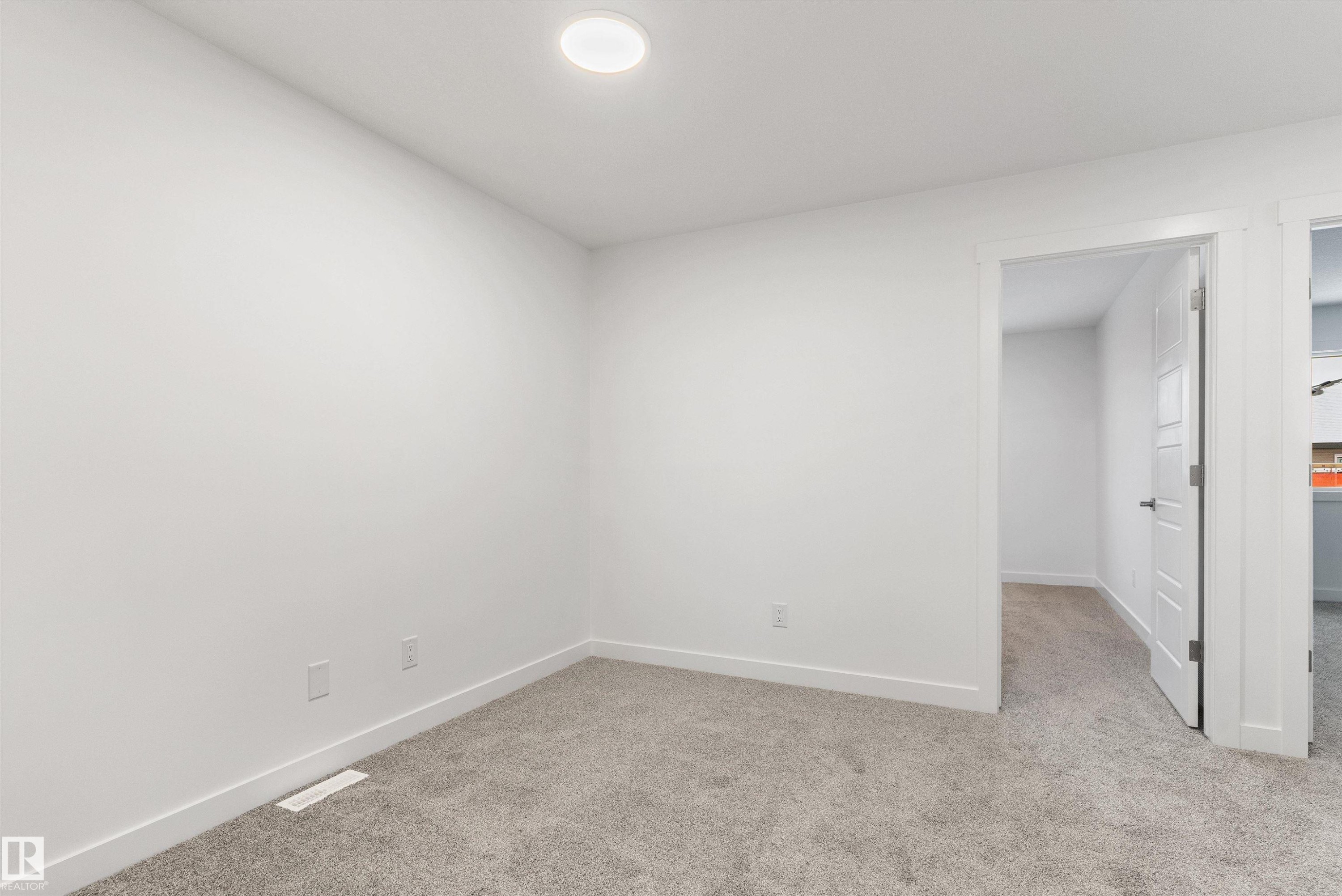 913 19 Avenue Nw, Edmonton, AB - Indoor Photo Showing Other Room
