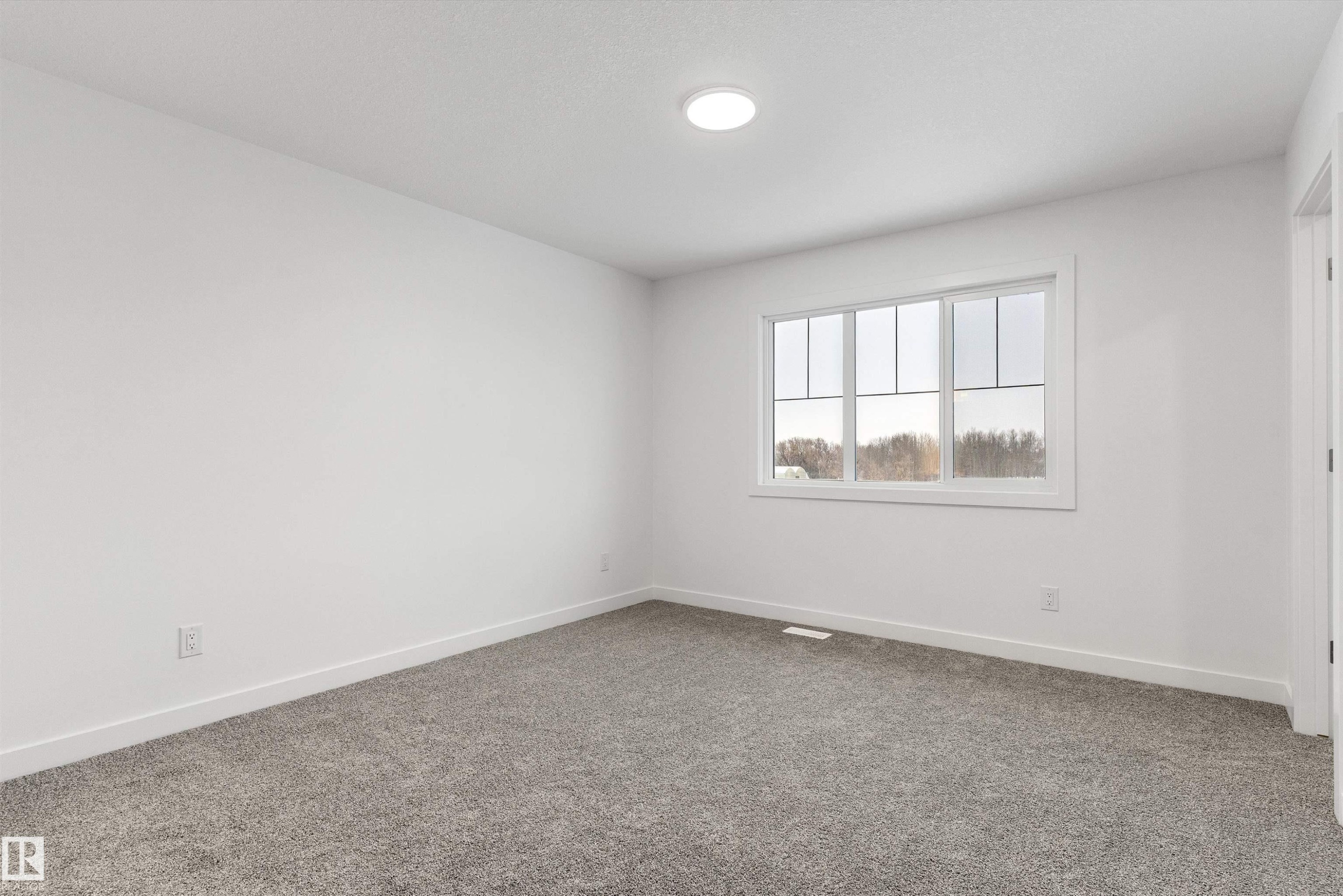 913 19 Avenue Nw, Edmonton, AB - Indoor Photo Showing Other Room