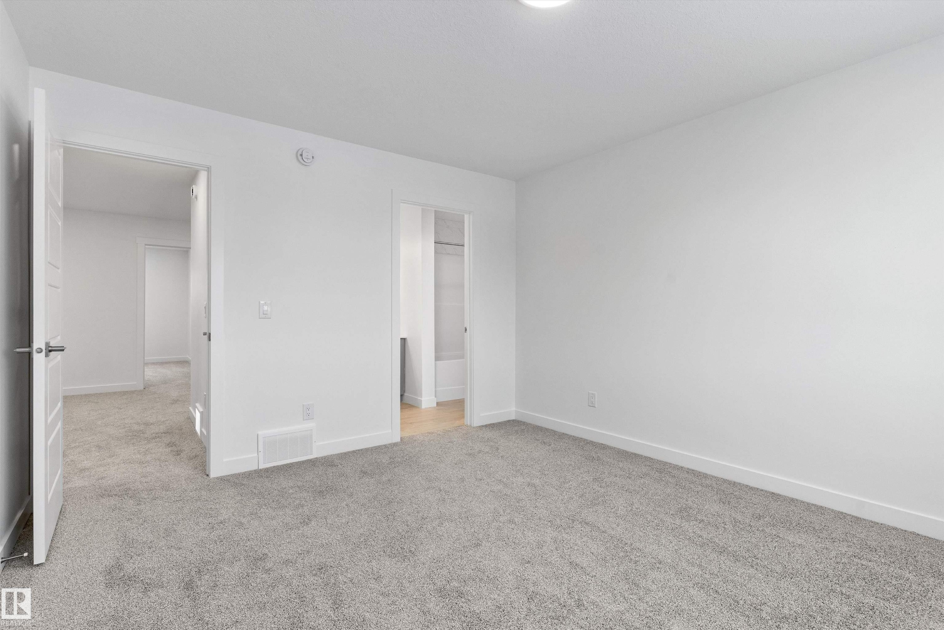 913 19 Avenue Nw, Edmonton, AB - Indoor Photo Showing Other Room