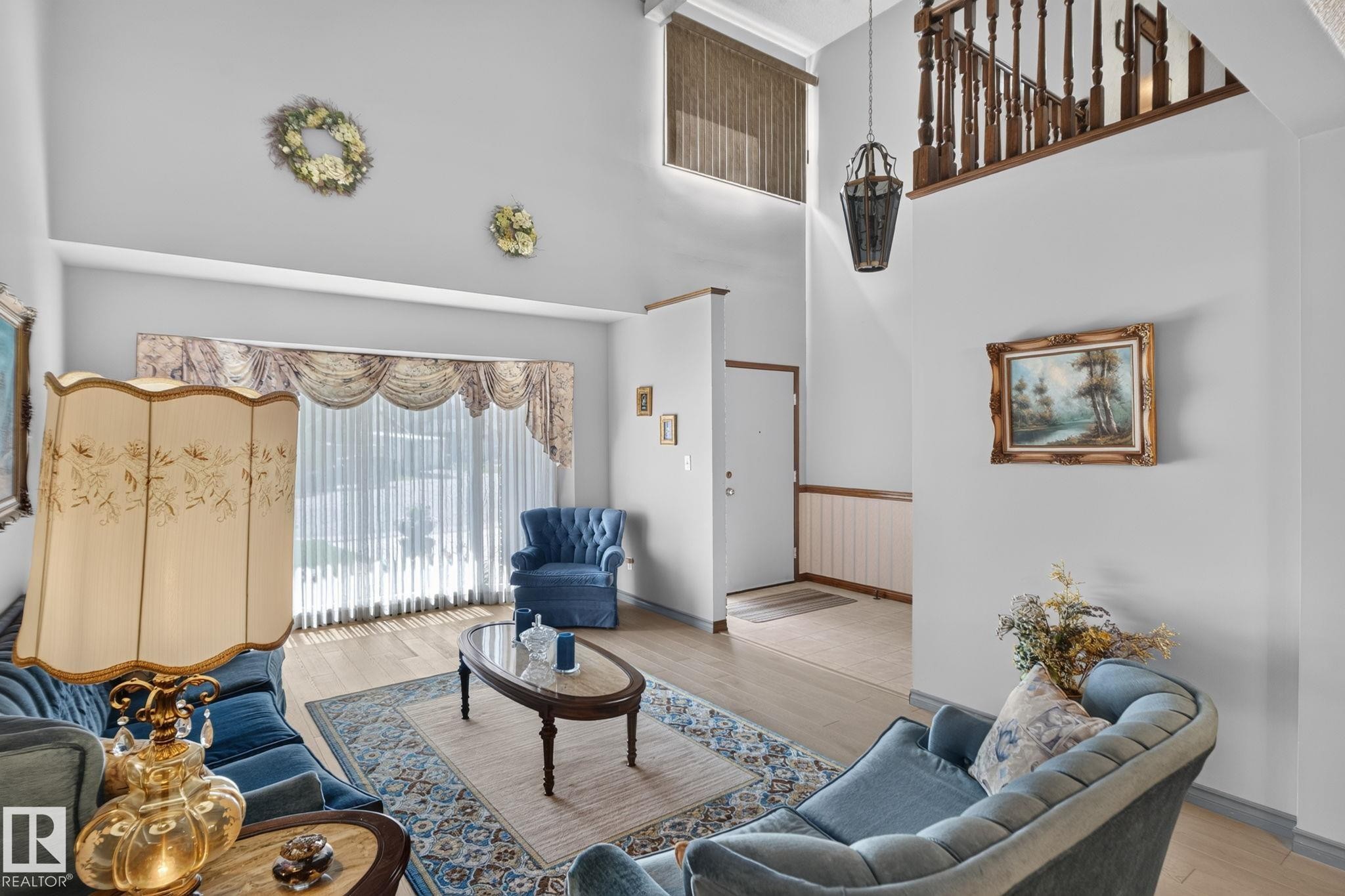 18132 78 Avenue Nw, Edmonton, AB - Indoor Photo Showing Living Room