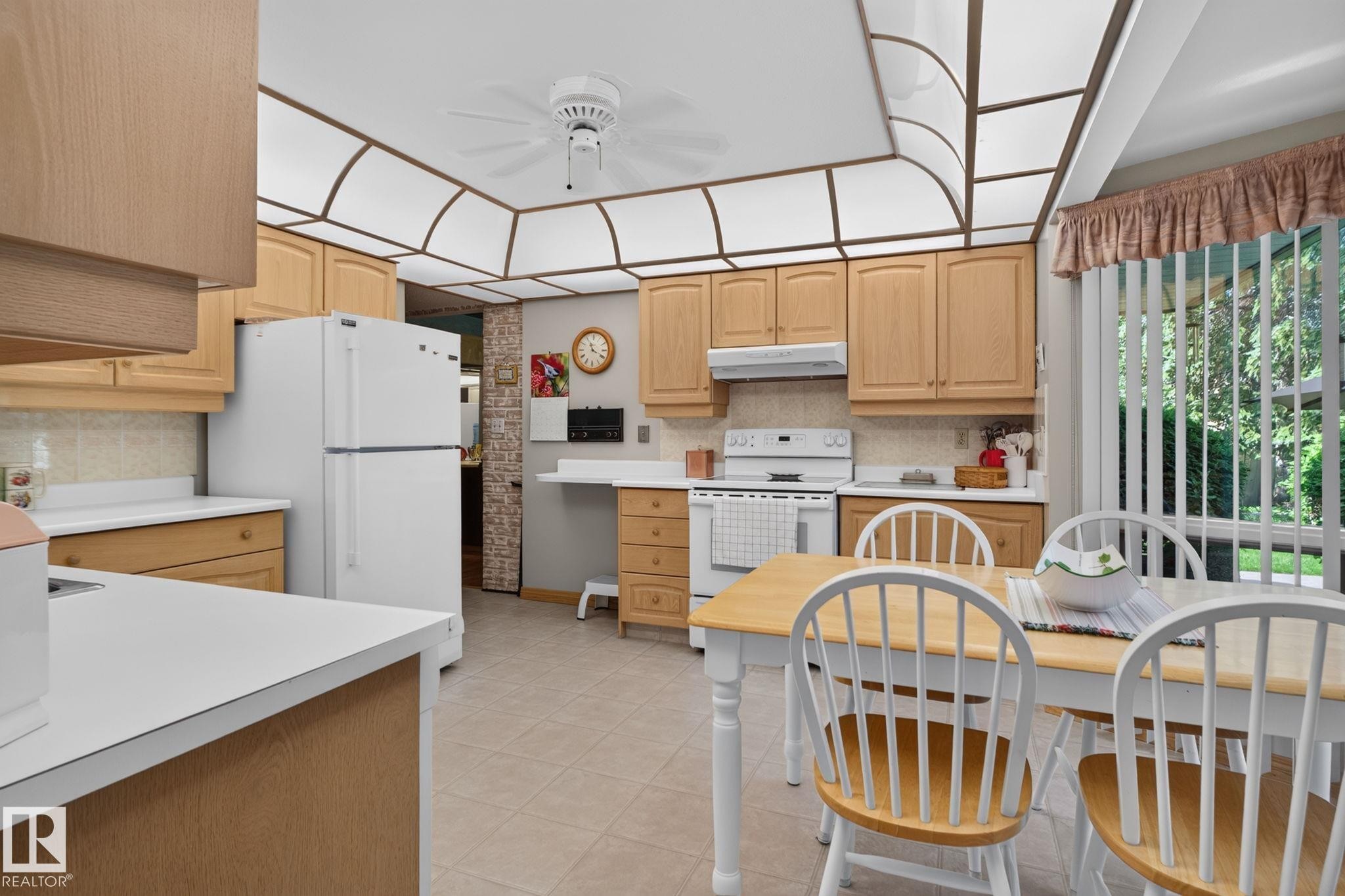 18132 78 Avenue Nw, Edmonton, AB - Indoor Photo Showing Kitchen