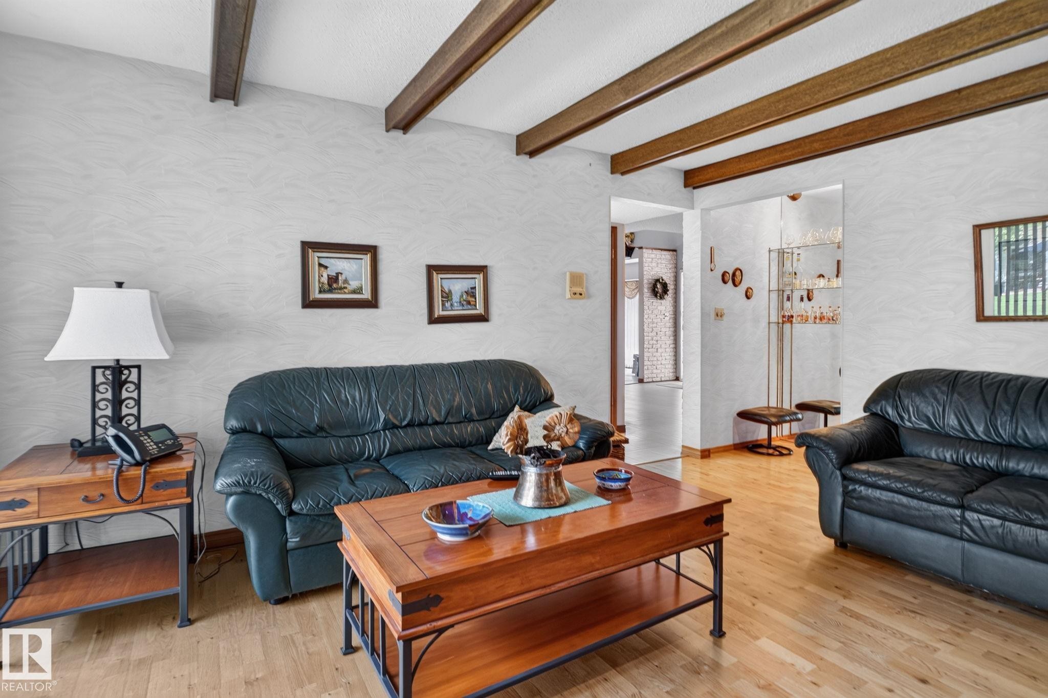 18132 78 Avenue Nw, Edmonton, AB - Indoor Photo Showing Living Room