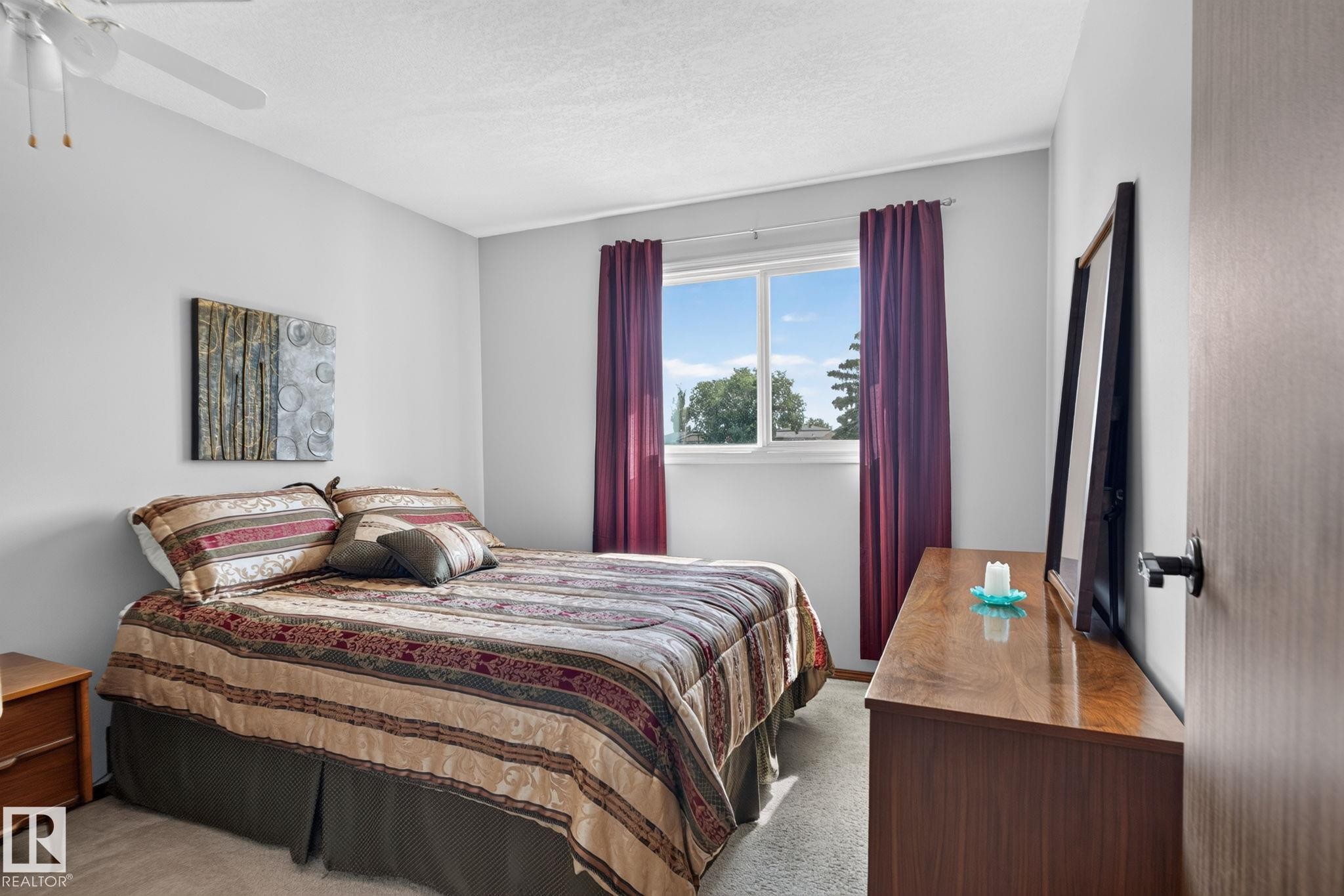 18132 78 Avenue Nw, Edmonton, AB - Indoor Photo Showing Bedroom