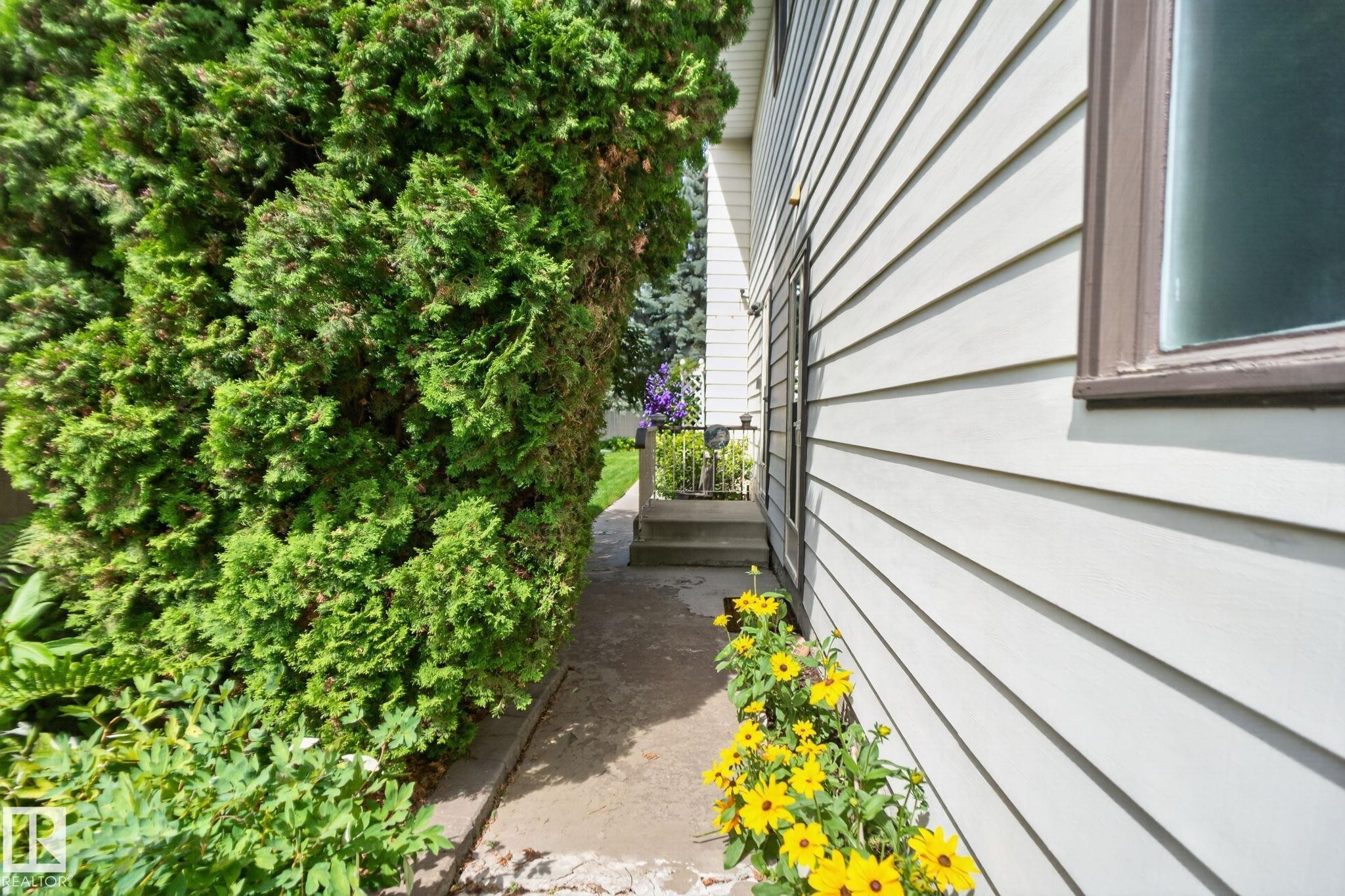 18132 78 Avenue Nw, Edmonton, AB - Outdoor