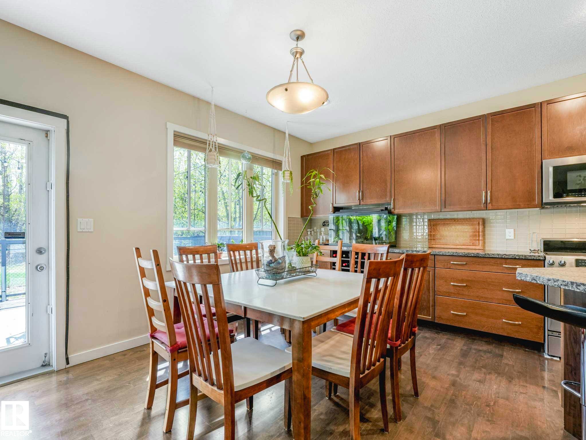 2825 Anderson Place Sw, Edmonton, AB - Indoor Photo Showing Other Room