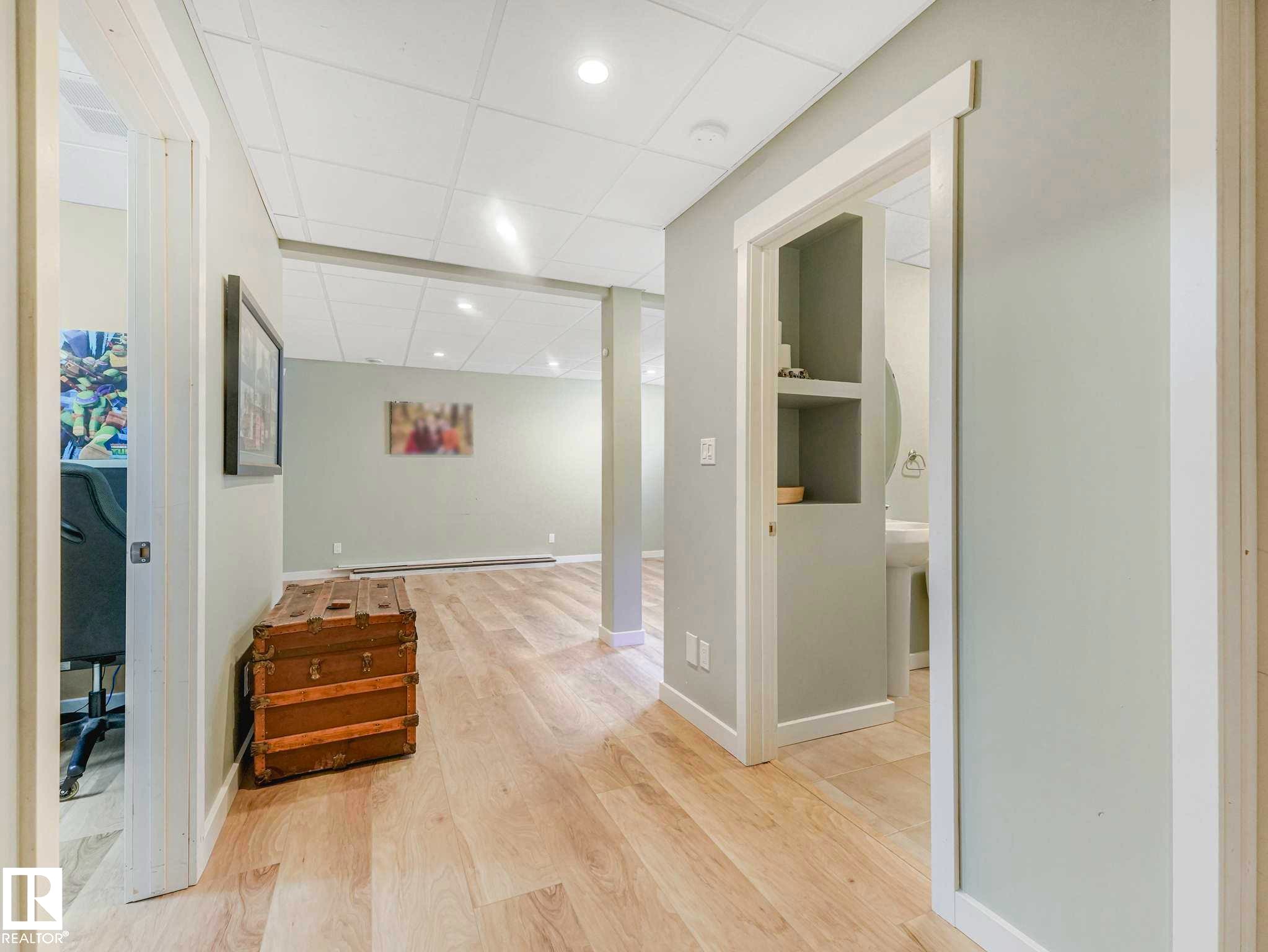 2825 Anderson Place Sw, Edmonton, AB - Indoor Photo Showing Other Room