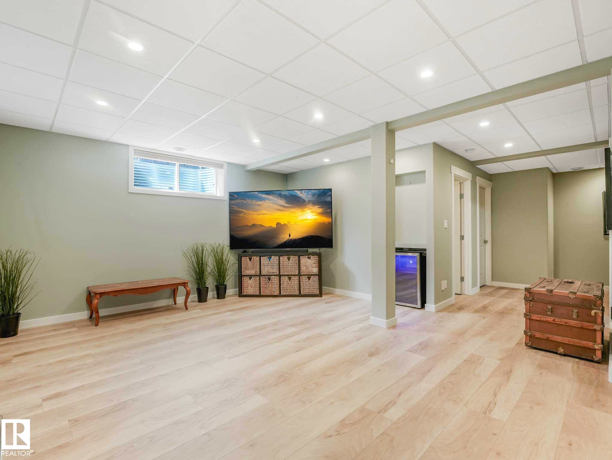 2825 Anderson Place Sw, Edmonton, AB - Indoor Photo Showing Other Room