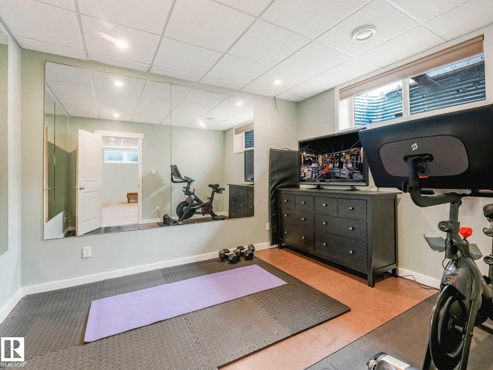 2825 Anderson Place Sw, Edmonton, AB - Indoor Photo Showing Gym Room