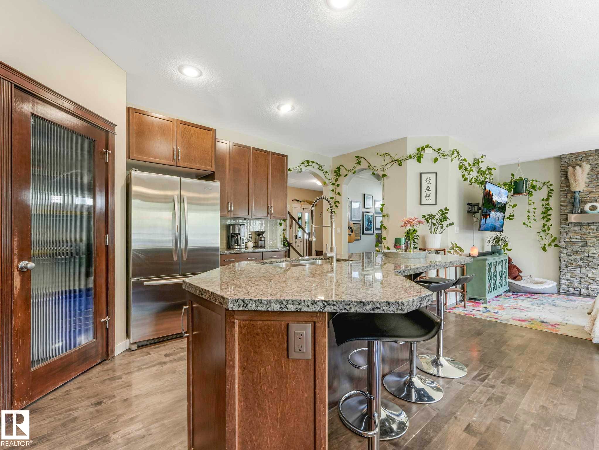 2825 Anderson Place Sw, Edmonton, AB - Indoor Photo Showing Kitchen With Stainless Steel Kitchen