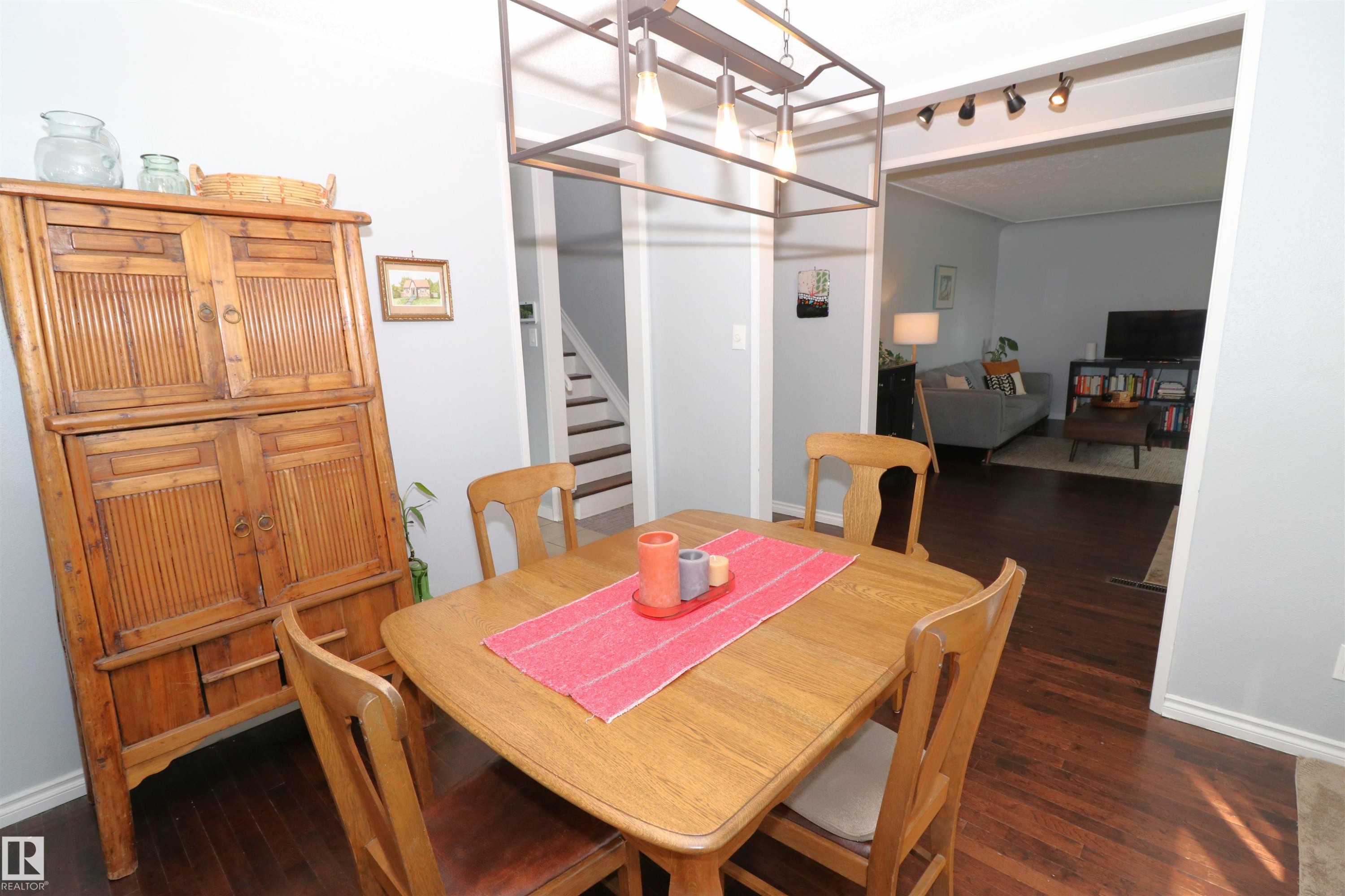 8620 79 Street Nw, Edmonton, AB - Indoor Photo Showing Dining Room