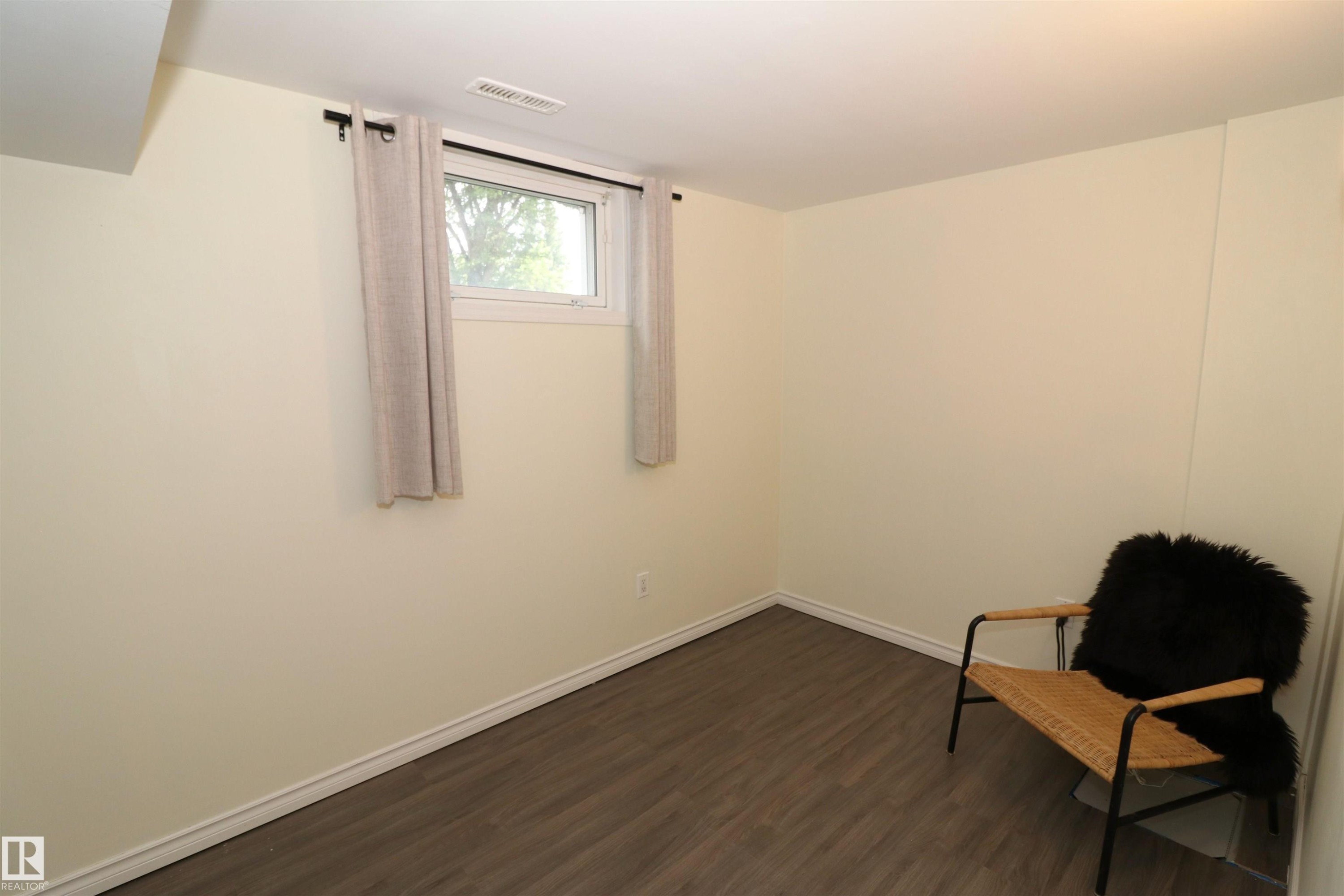 8620 79 Street Nw, Edmonton, AB - Indoor Photo Showing Other Room