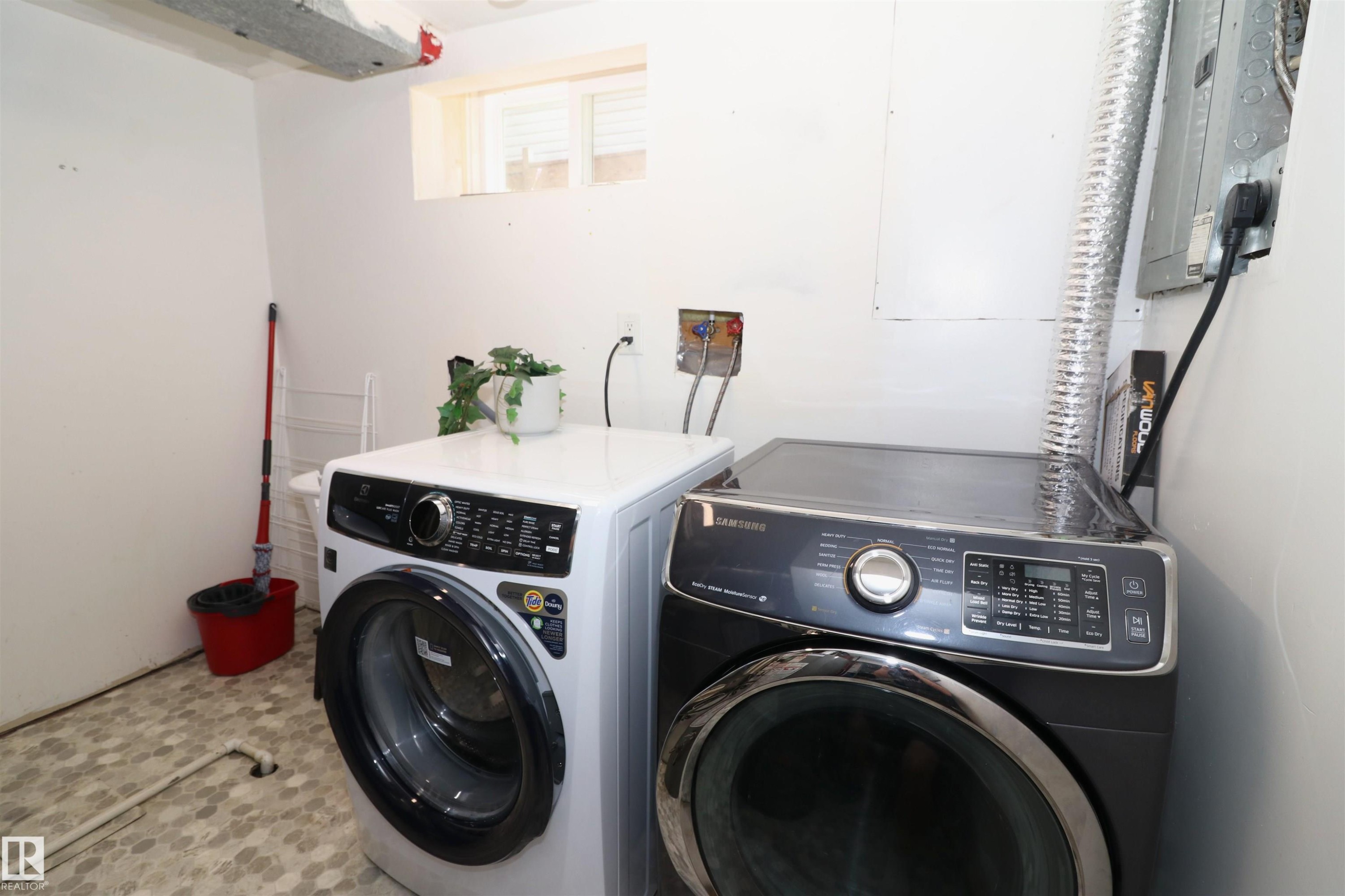 8620 79 Street Nw, Edmonton, AB - Indoor Photo Showing Laundry Room