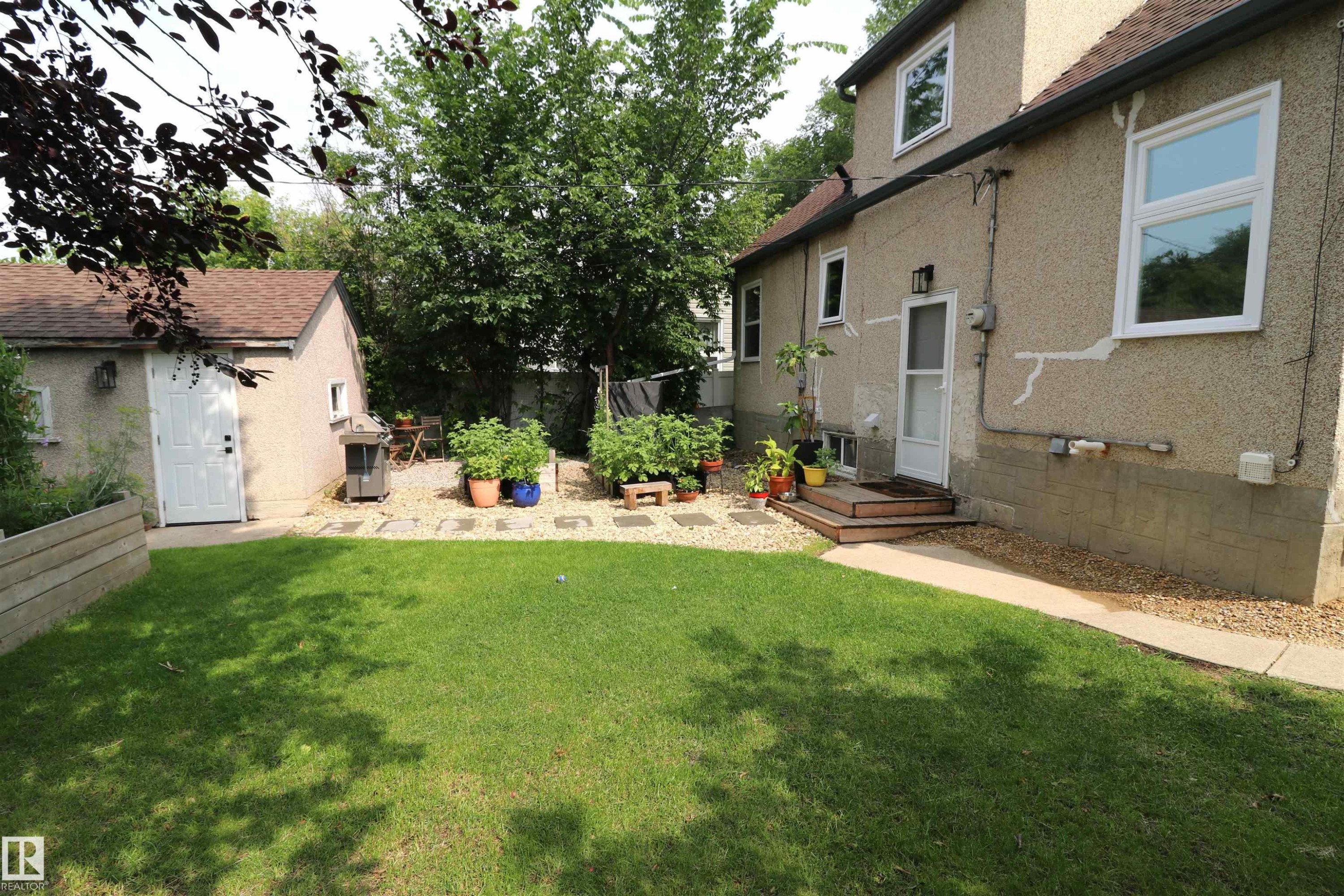 8620 79 Street Nw, Edmonton, AB - Outdoor