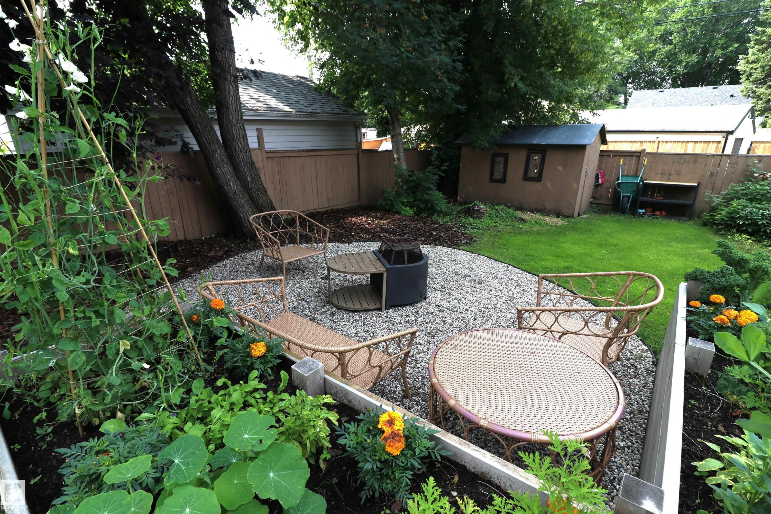 8620 79 Street Nw, Edmonton, AB - Outdoor