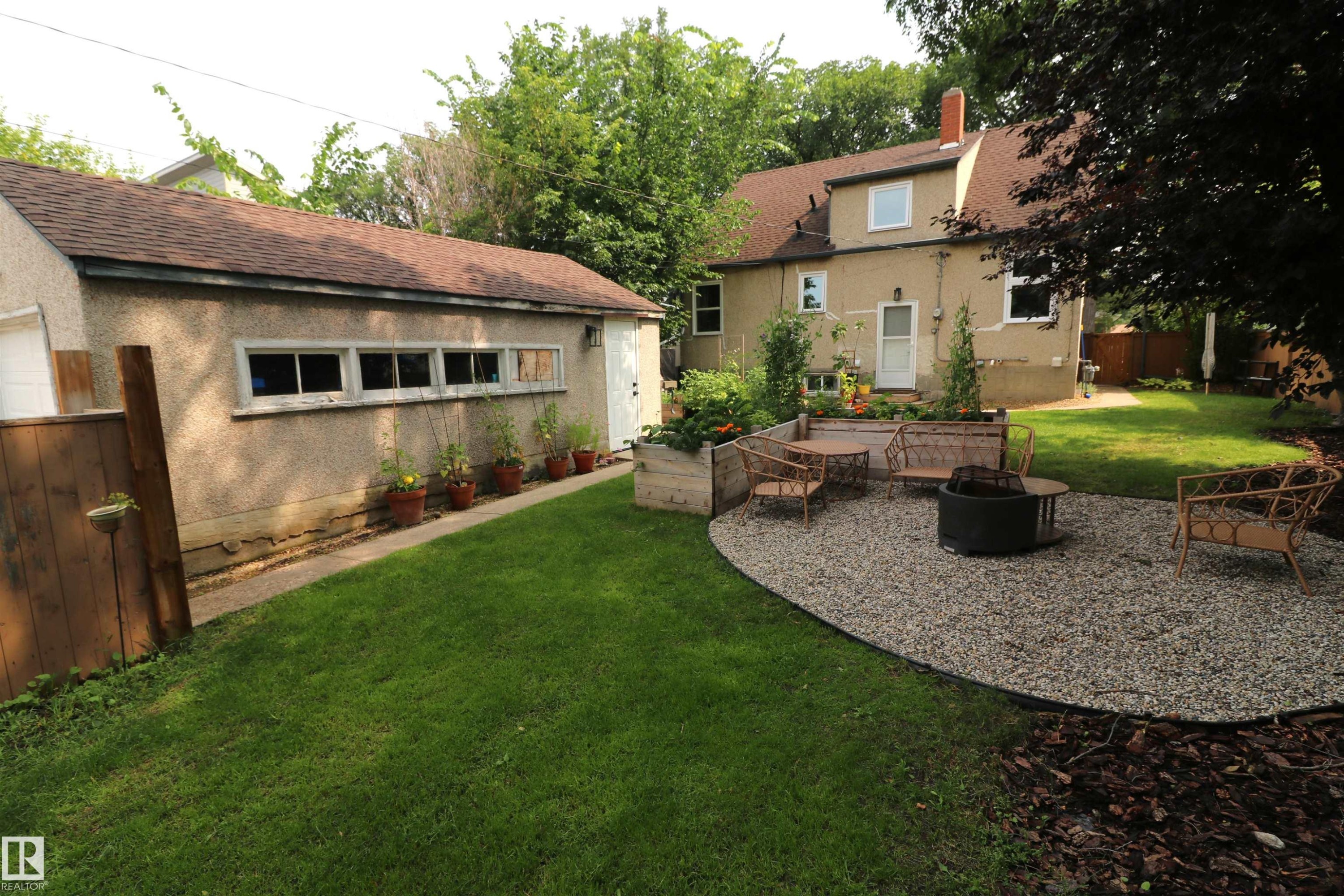 8620 79 Street Nw, Edmonton, AB - Outdoor