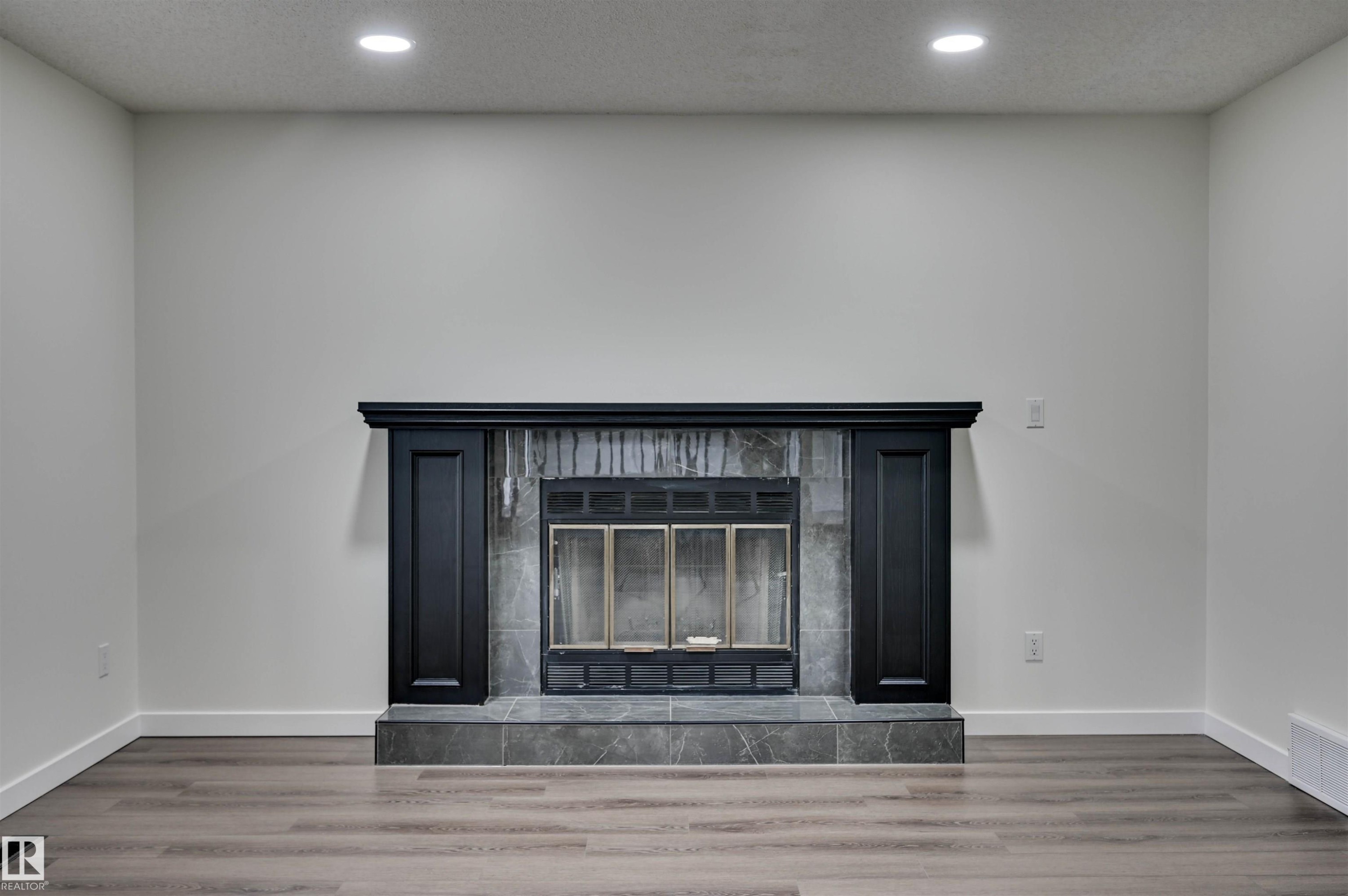 5507 179 Street Nw, Edmonton, AB - Indoor Photo Showing Other Room