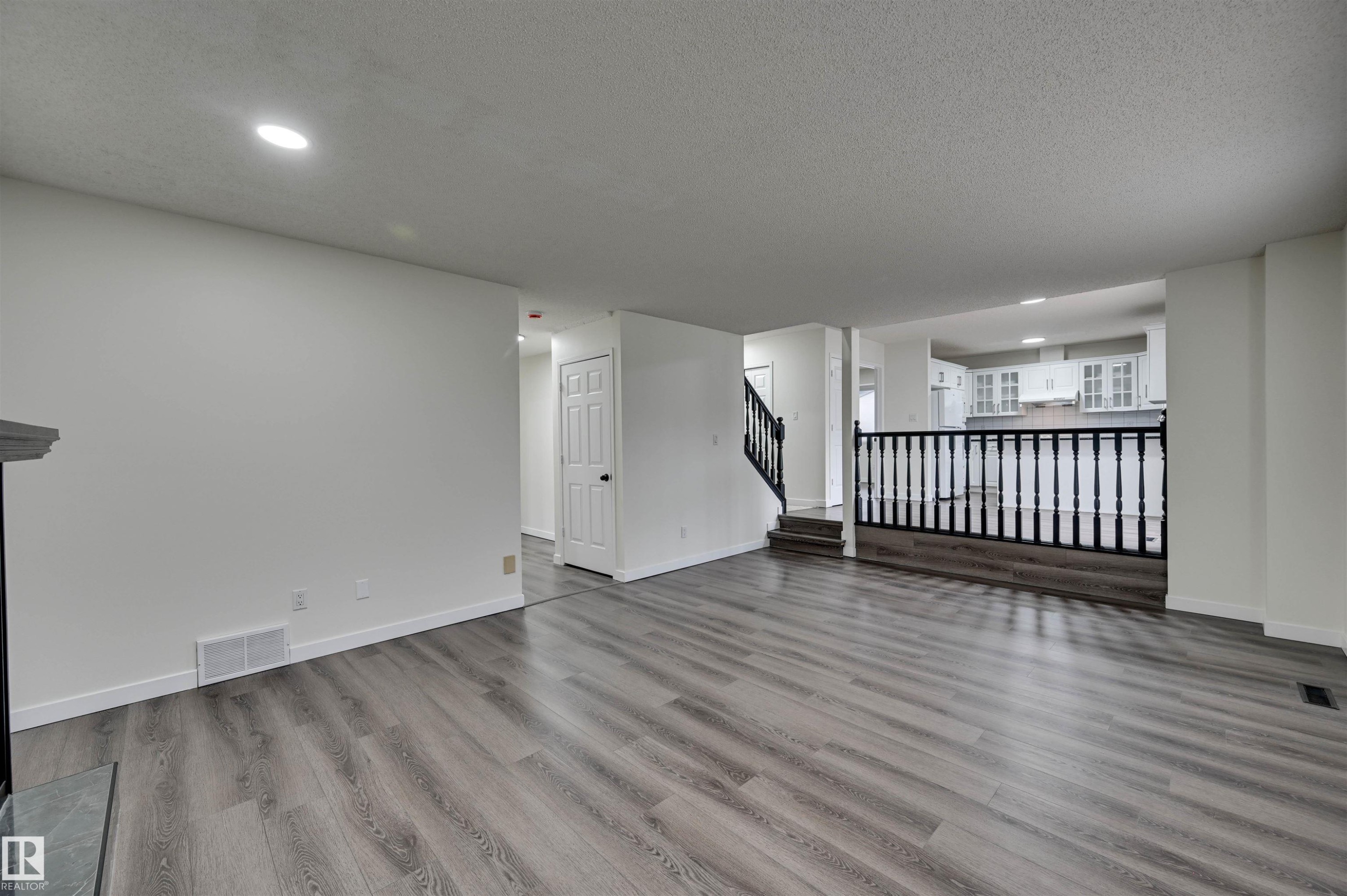 5507 179 Street Nw, Edmonton, AB - Indoor Photo Showing Other Room