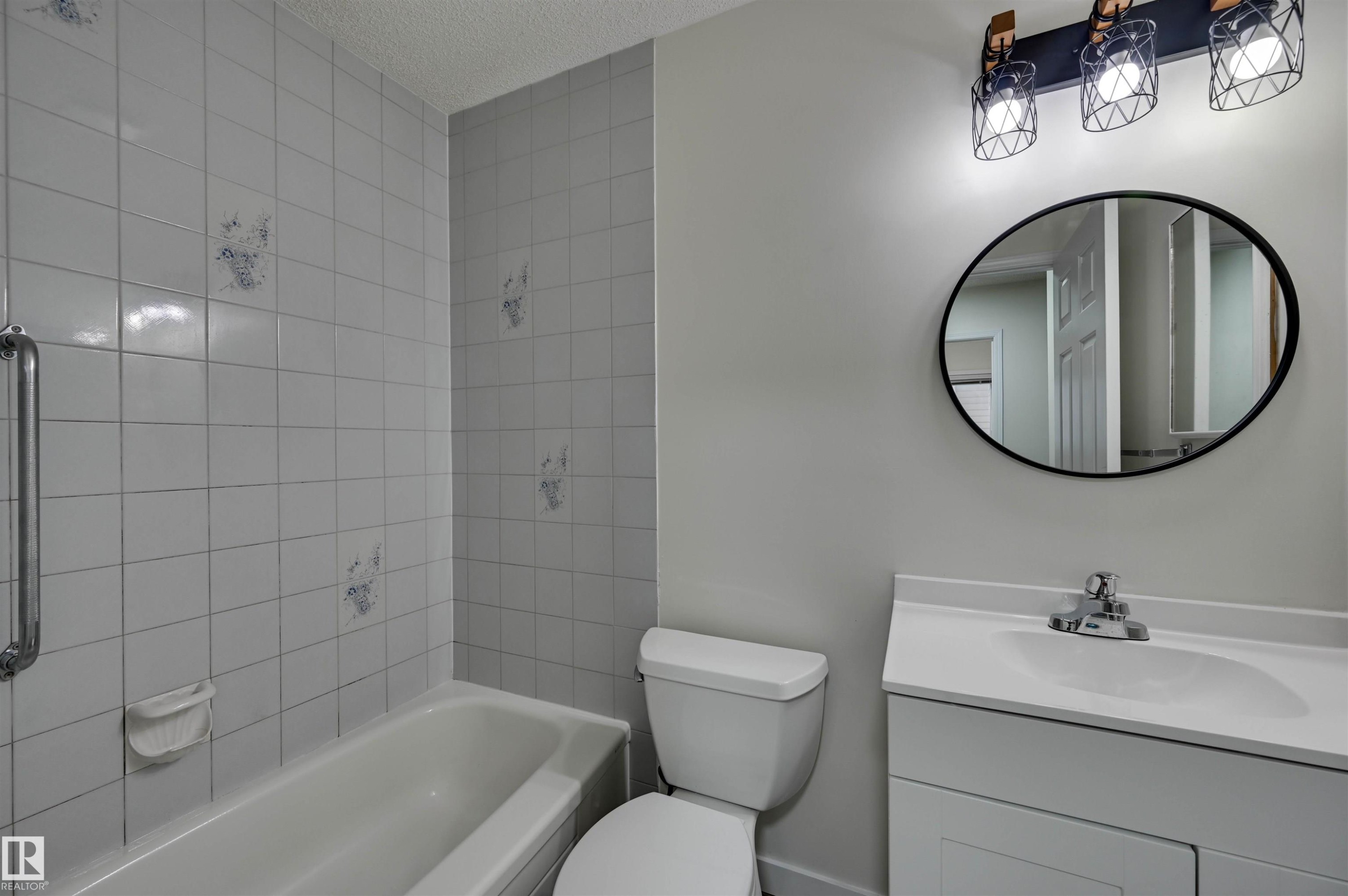 5507 179 Street Nw, Edmonton, AB - Indoor Photo Showing Bathroom