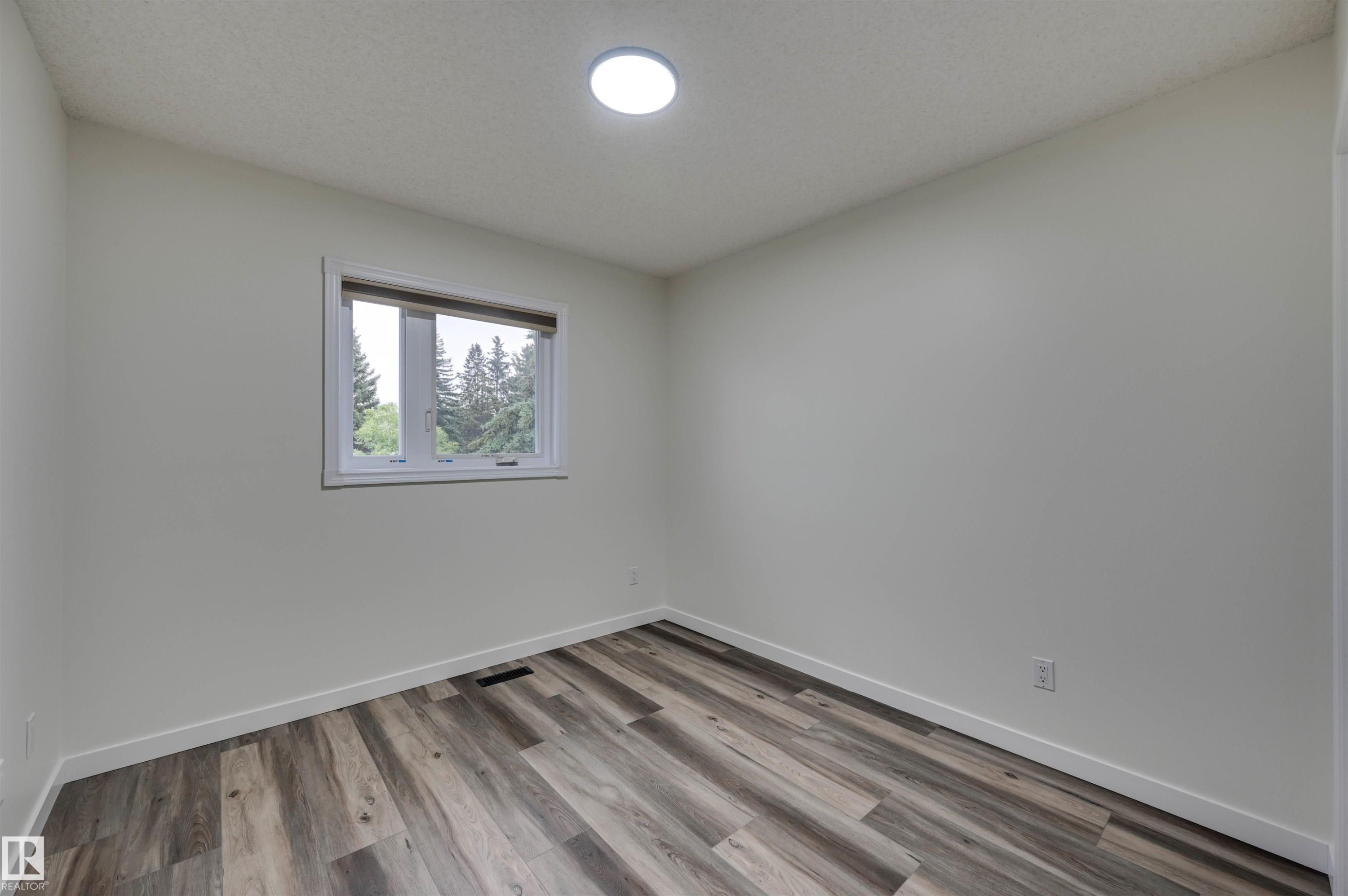 5507 179 Street Nw, Edmonton, AB - Indoor Photo Showing Other Room