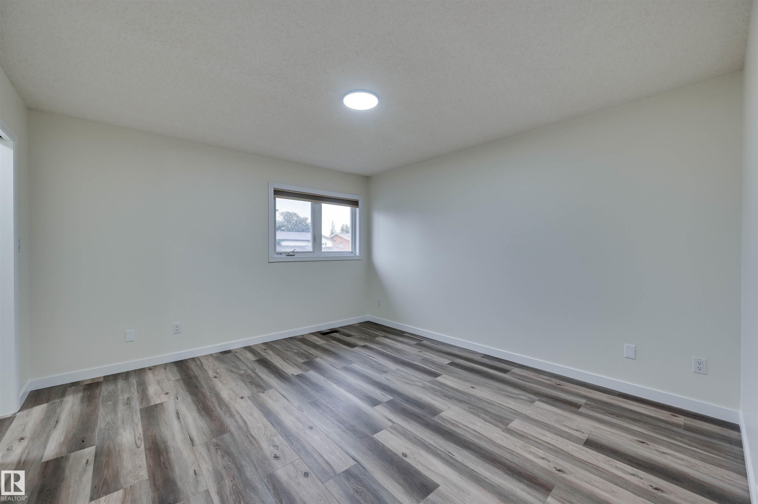 5507 179 Street Nw, Edmonton, AB - Indoor Photo Showing Other Room