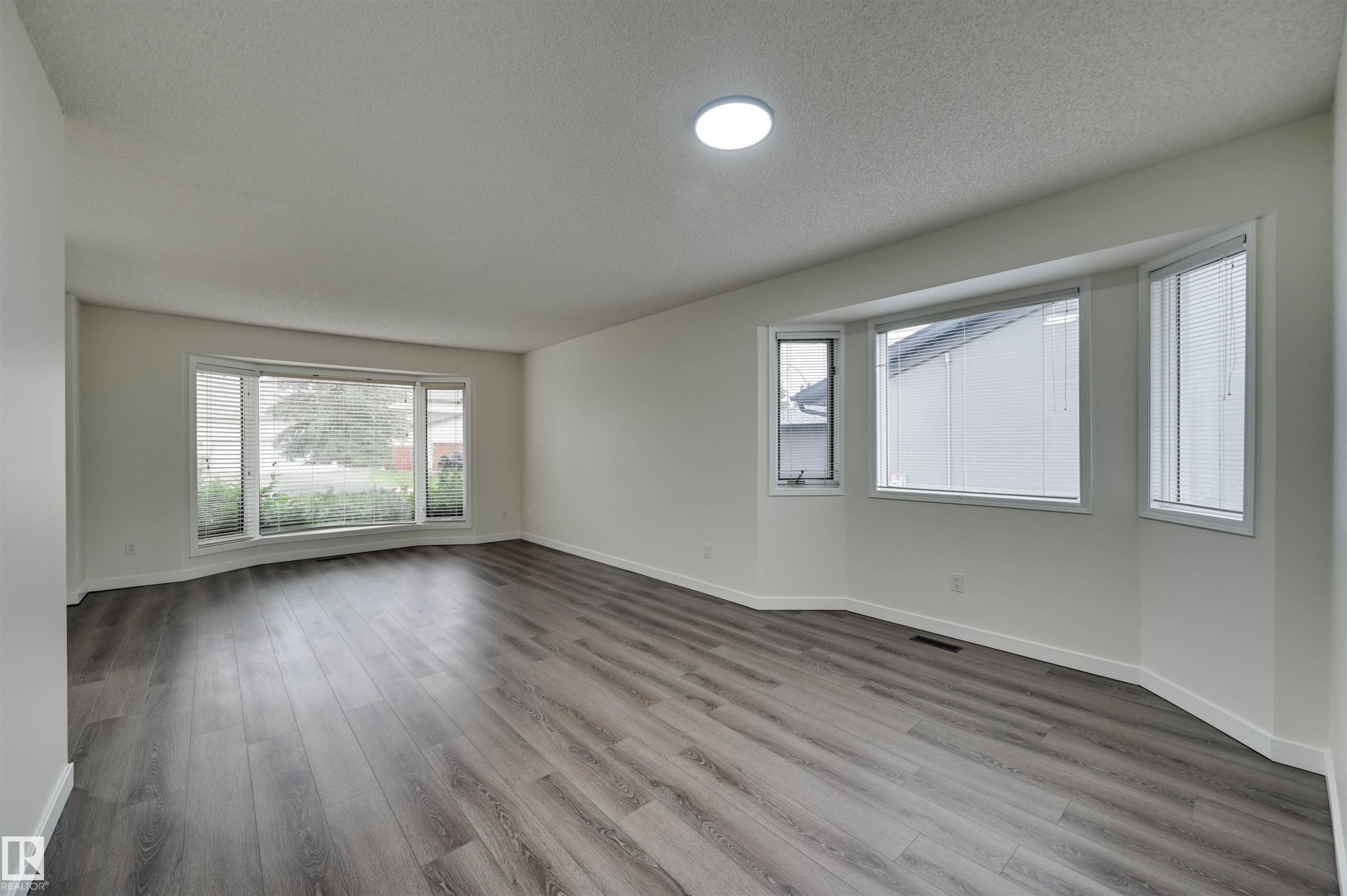 5507 179 Street Nw, Edmonton, AB - Indoor