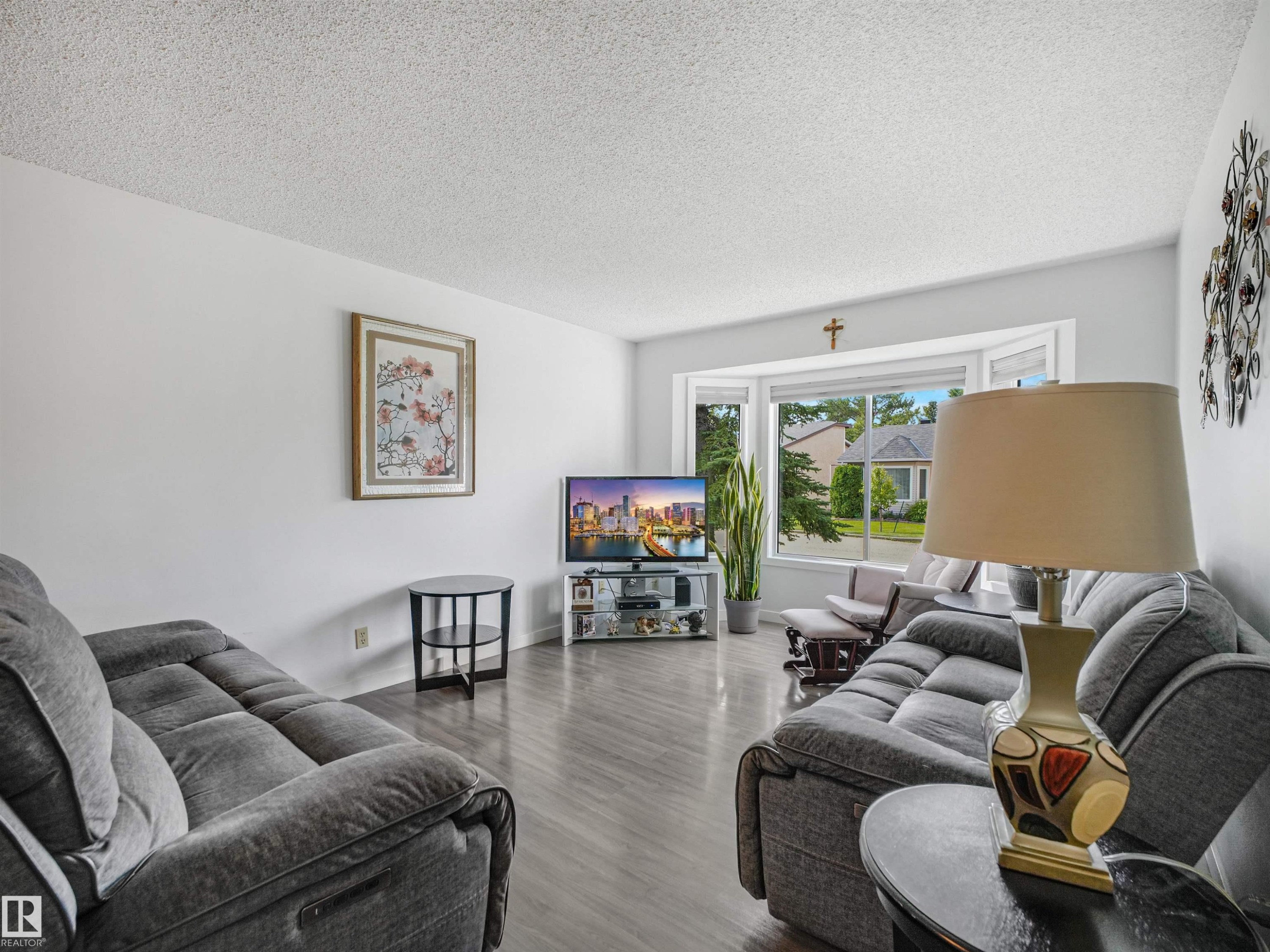 5749 189 Street Nw, Edmonton, AB - Indoor Photo Showing Living Room