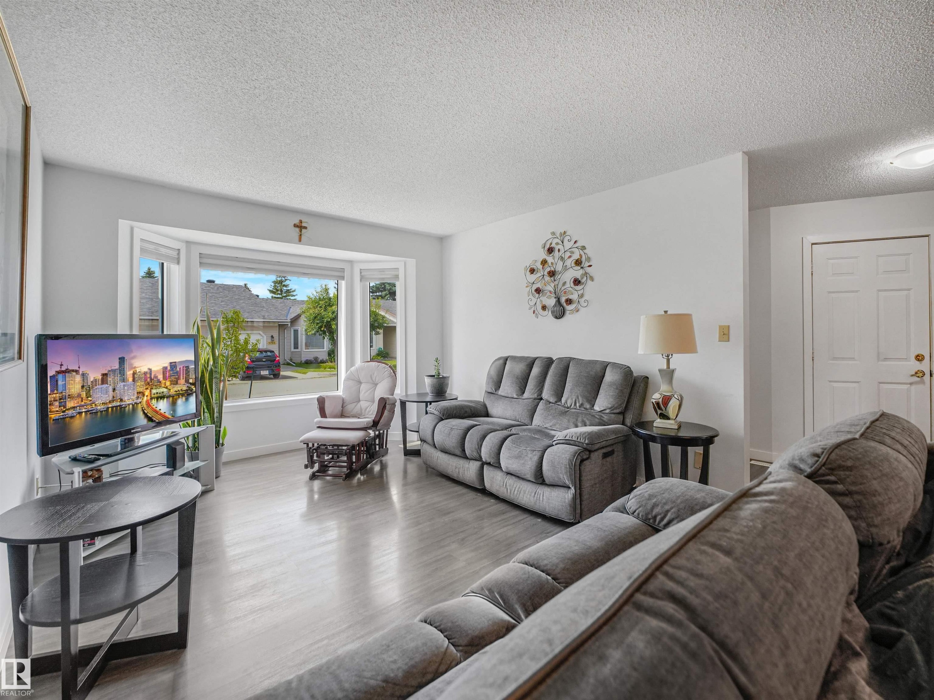 5749 189 Street Nw, Edmonton, AB - Indoor Photo Showing Living Room