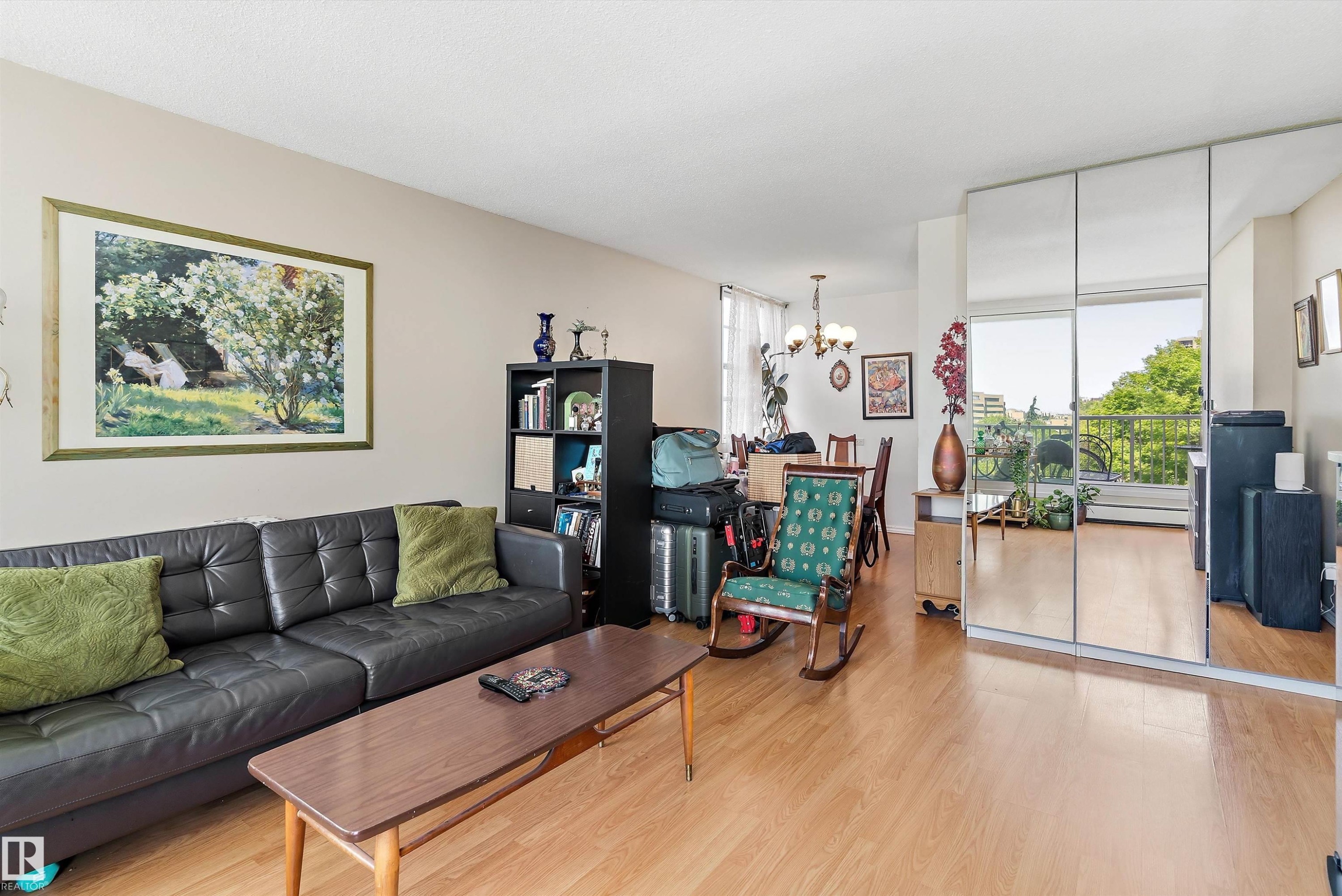 #706 9930 113 St Nw, Edmonton, AB - Indoor Photo Showing Living Room