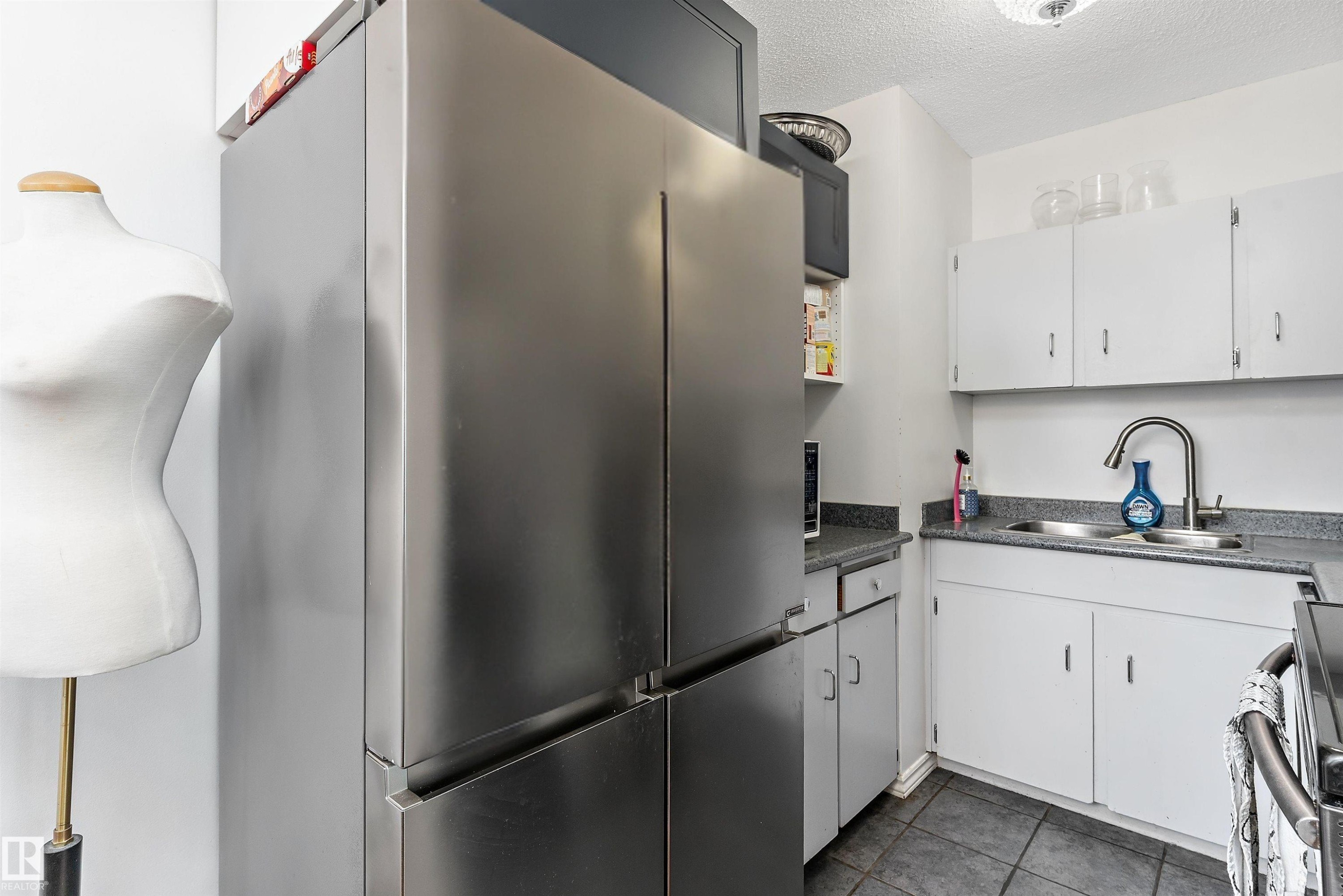 #706 9930 113 St Nw, Edmonton, AB - Indoor