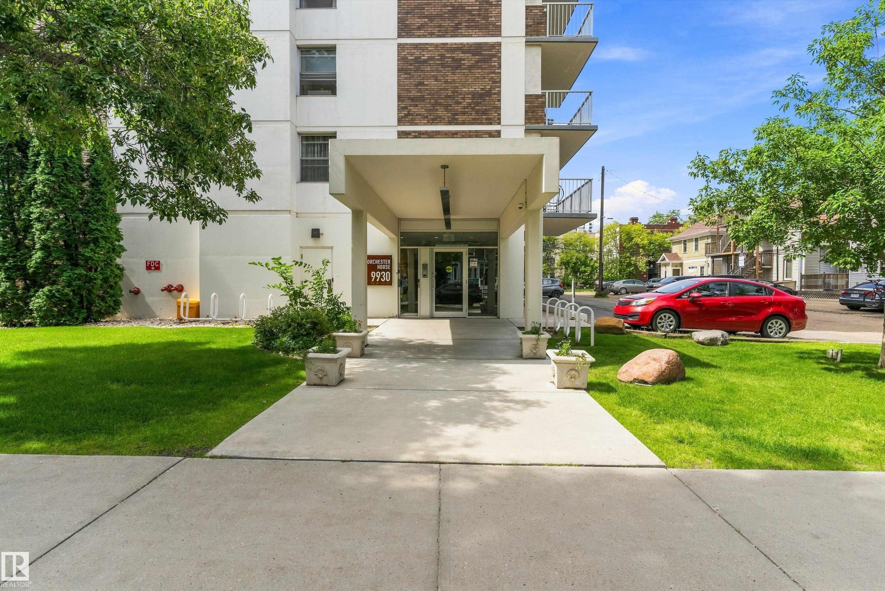 #706 9930 113 St Nw, Edmonton, AB - Outdoor