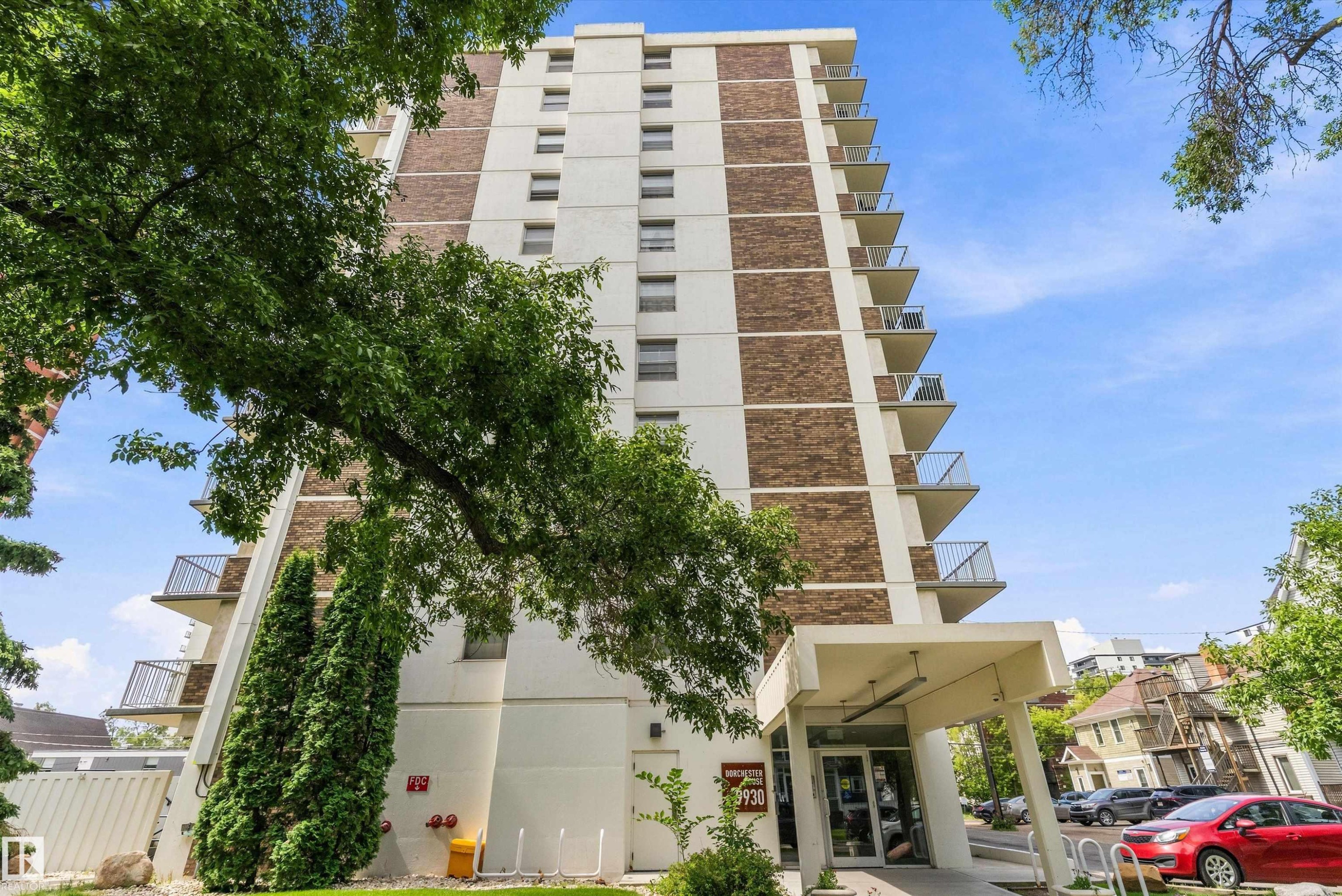 #706 9930 113 St Nw, Edmonton, AB - Outdoor