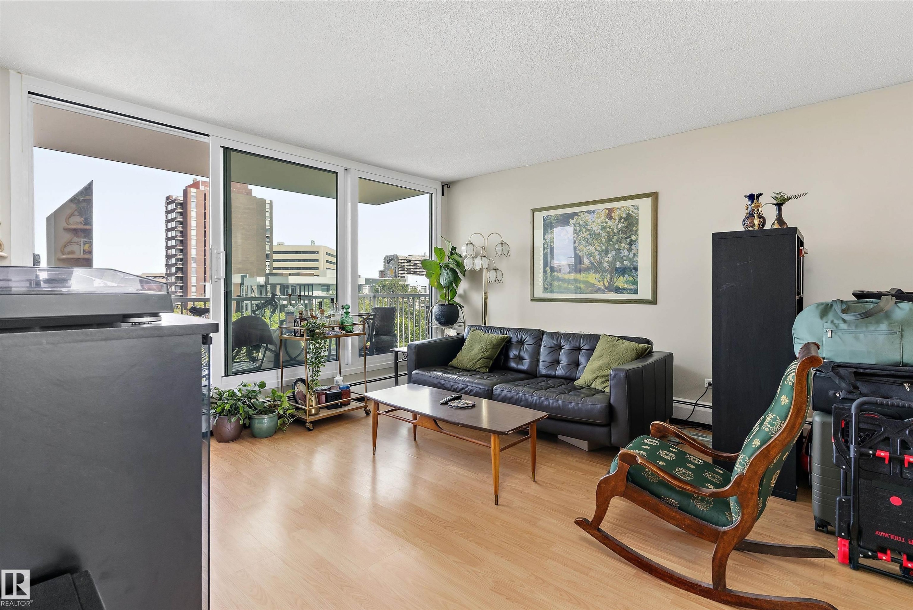 #706 9930 113 St Nw, Edmonton, AB - Indoor Photo Showing Living Room