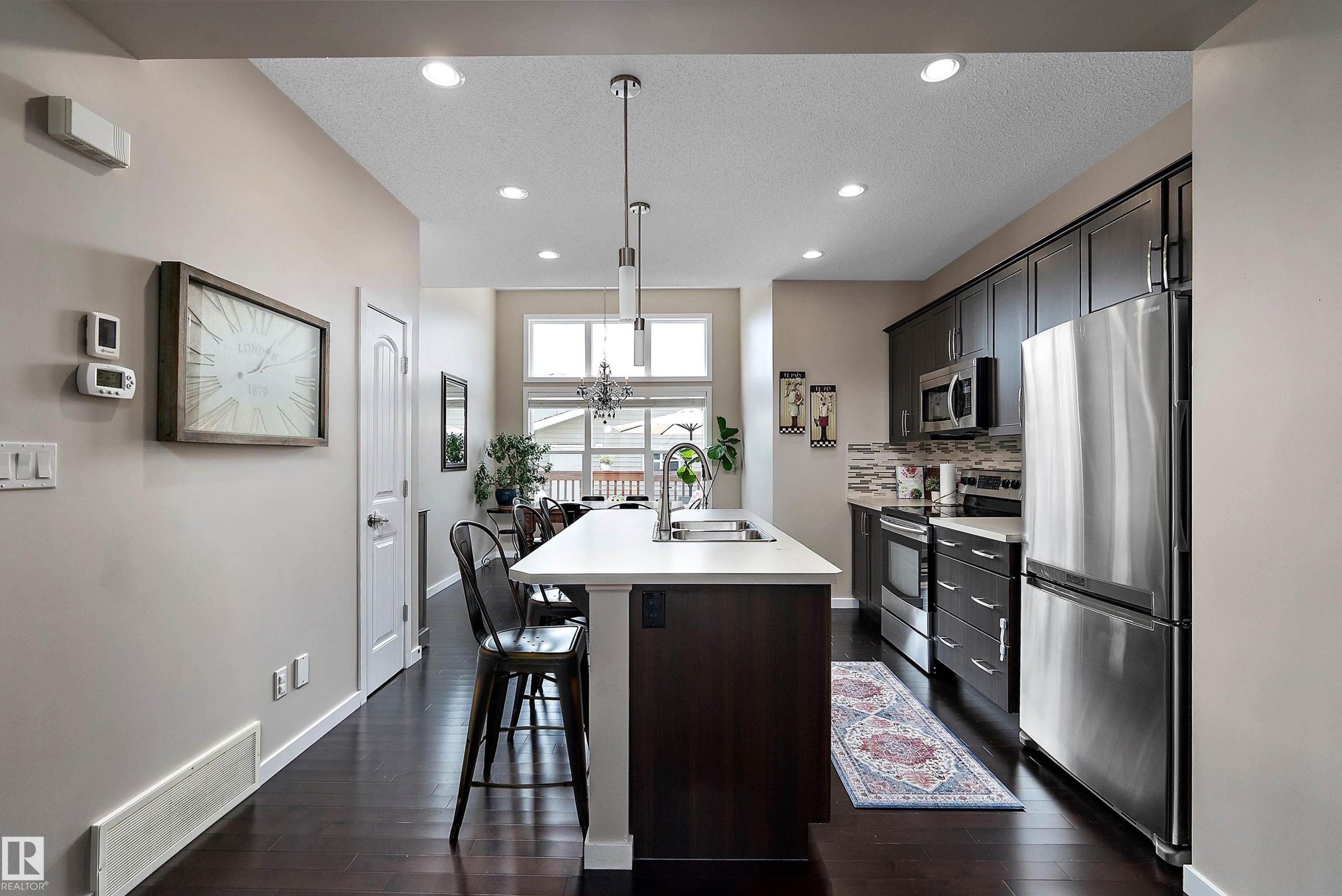21915 99 Avenue Nw, Edmonton, AB - Indoor Photo Showing Kitchen With Double Sink With Upgraded Kitchen
