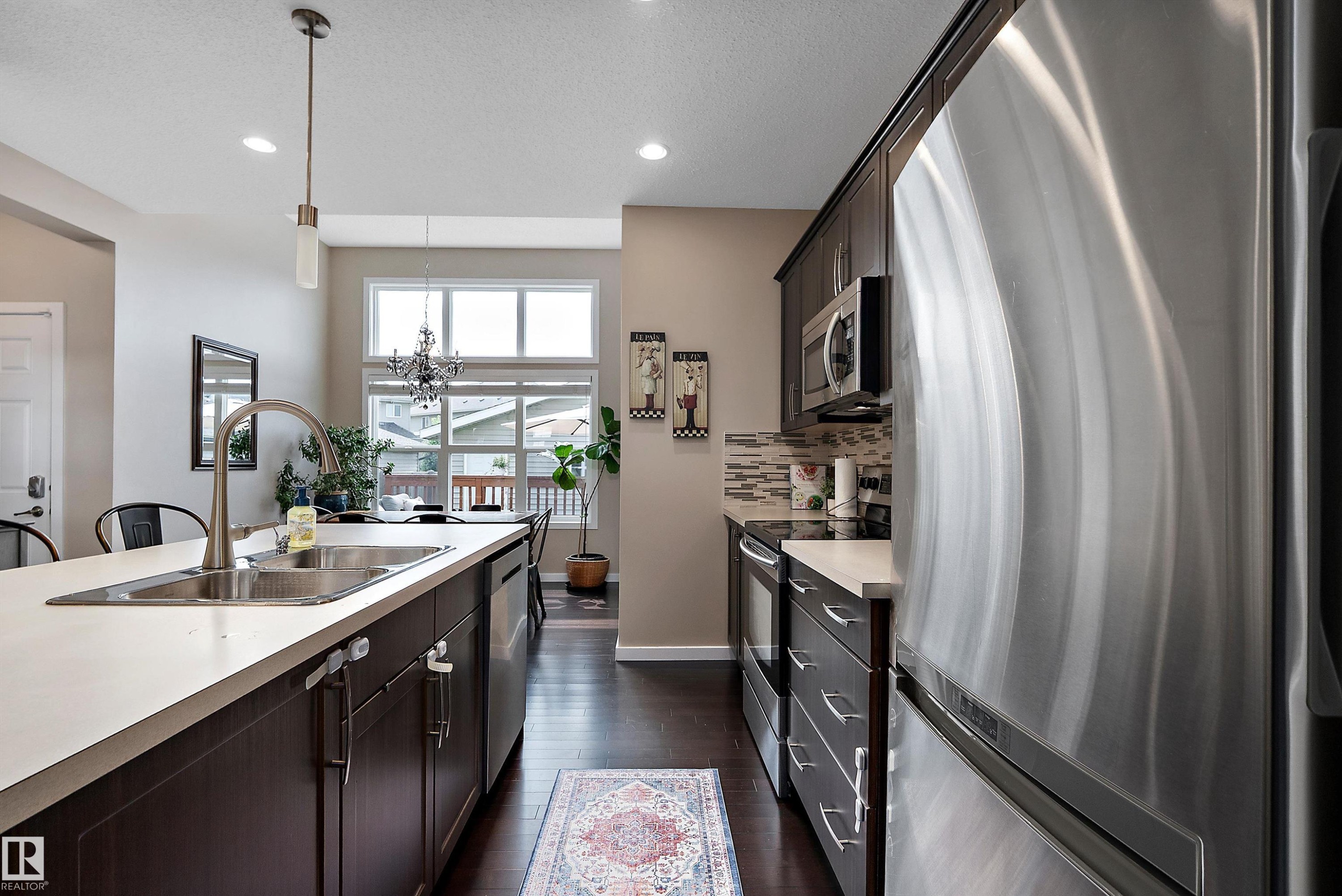 21915 99 Avenue Nw, Edmonton, AB - Indoor Photo Showing Kitchen With Double Sink With Upgraded Kitchen
