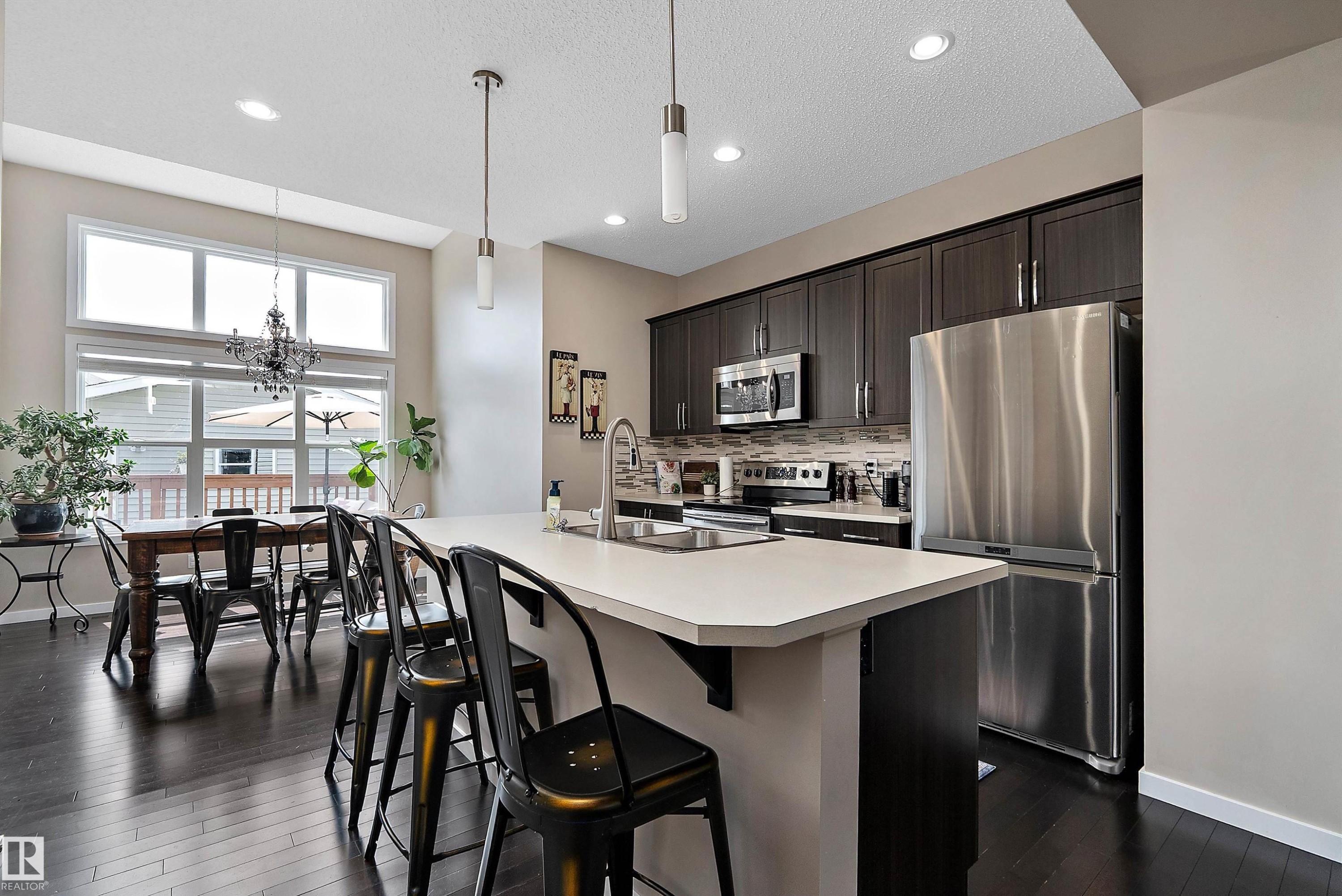 21915 99 Avenue Nw, Edmonton, AB - Indoor Photo Showing Kitchen With Upgraded Kitchen