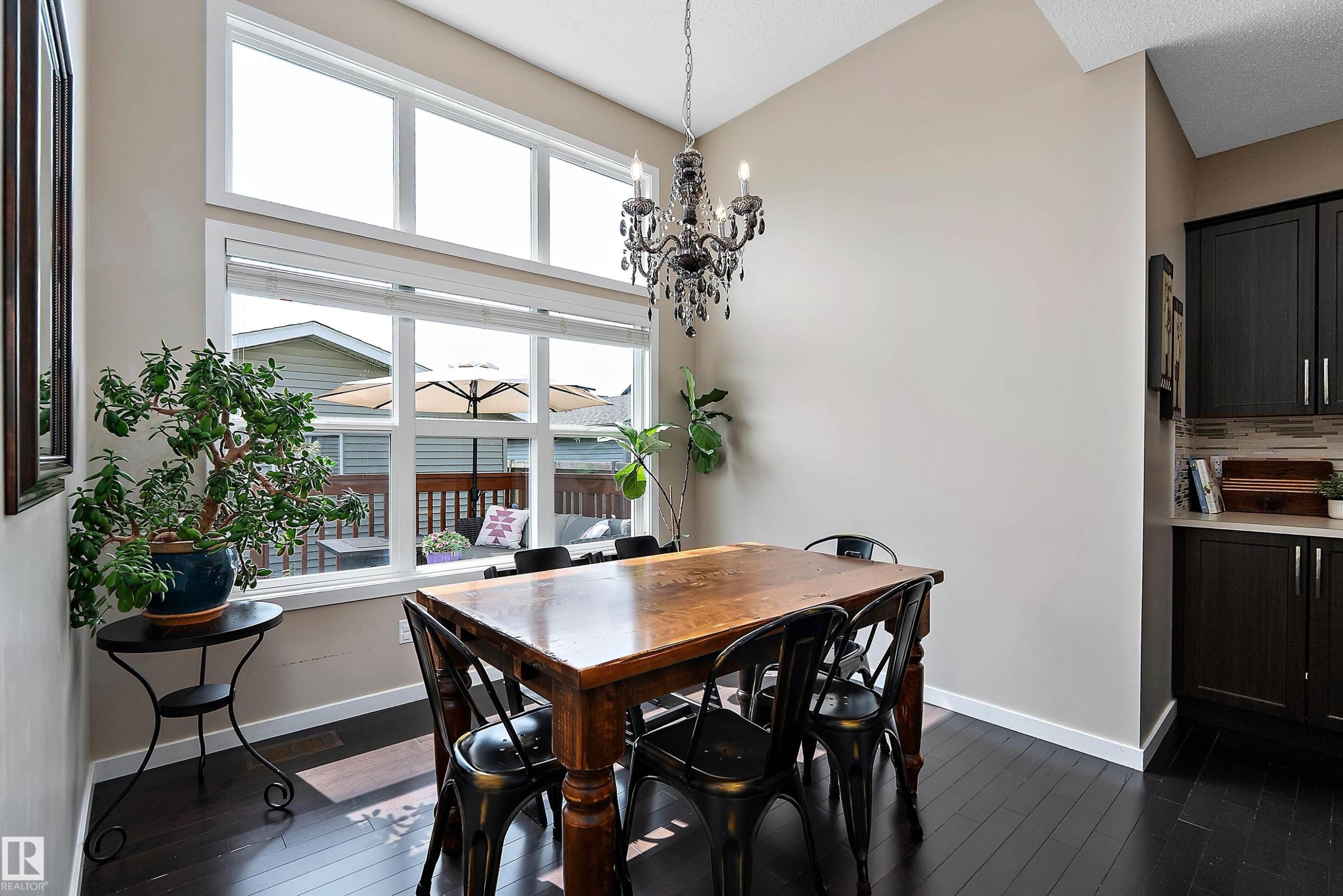 21915 99 Avenue Nw, Edmonton, AB - Indoor Photo Showing Dining Room