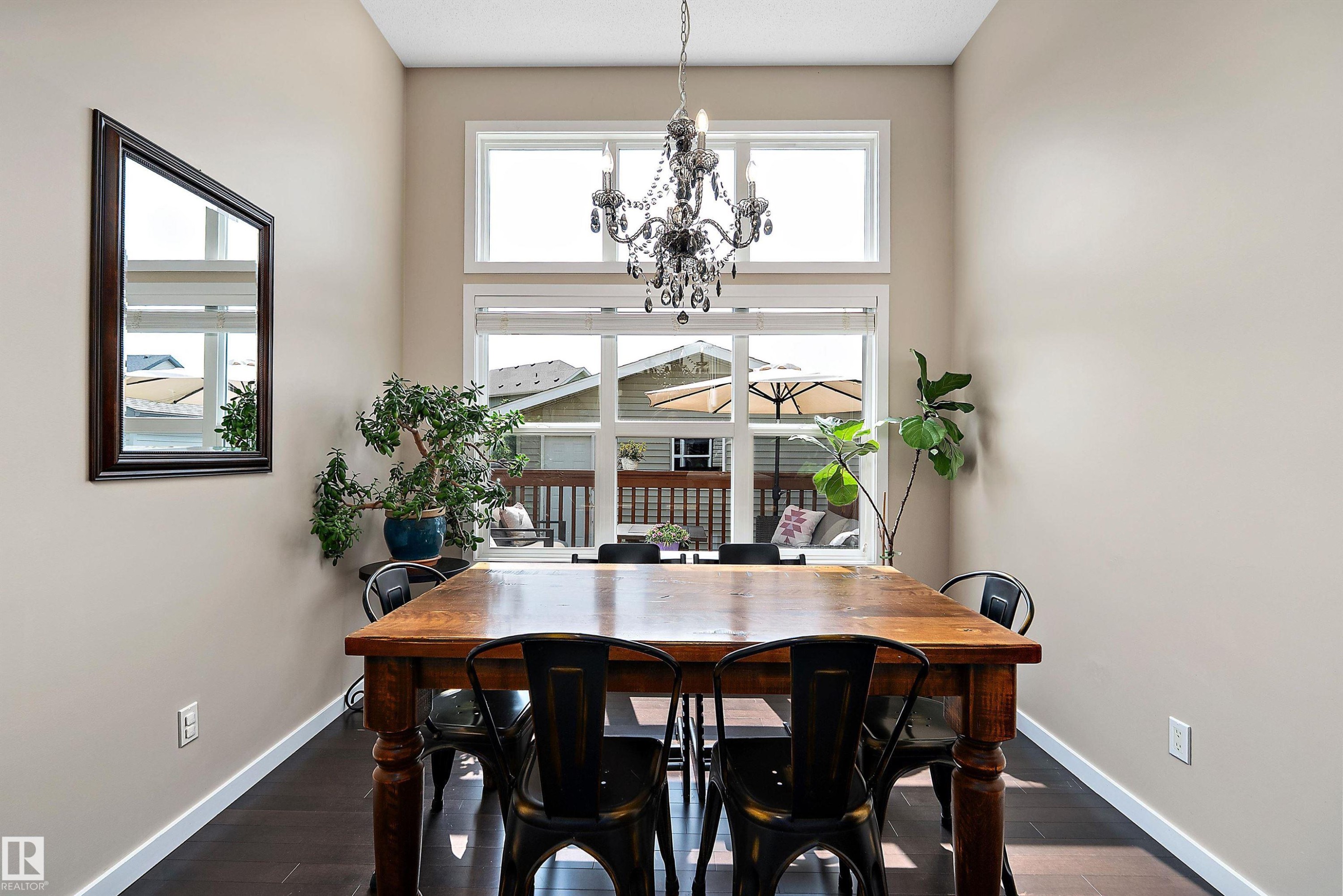 21915 99 Avenue Nw, Edmonton, AB - Indoor Photo Showing Dining Room