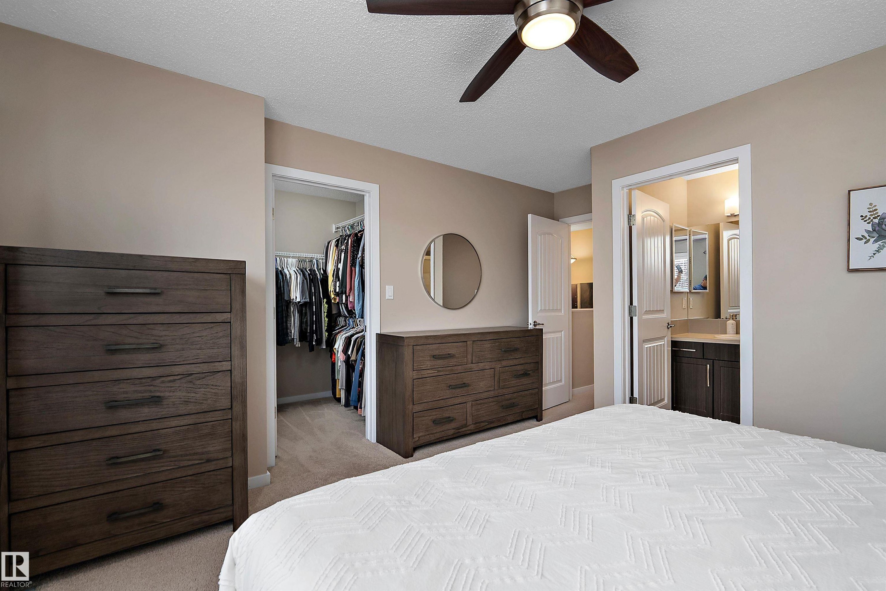 21915 99 Avenue Nw, Edmonton, AB - Indoor Photo Showing Bedroom