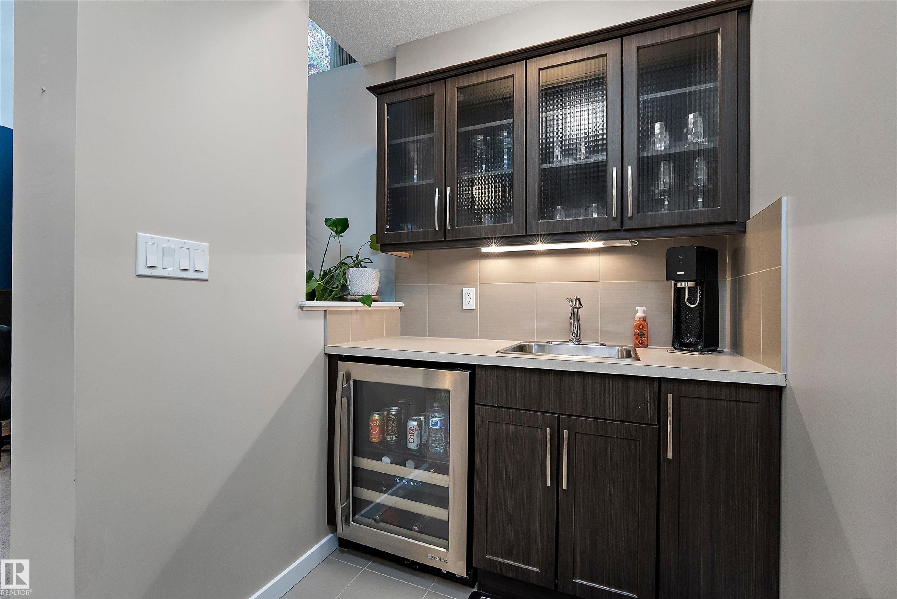 21915 99 Avenue Nw, Edmonton, AB - Indoor Photo Showing Kitchen