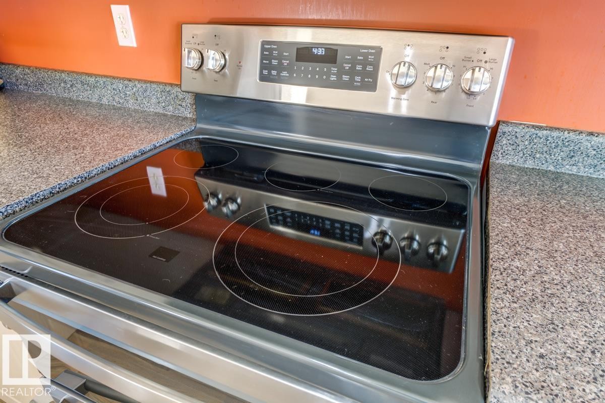 17703 90 Street Nw, Edmonton, AB - Indoor Photo Showing Kitchen