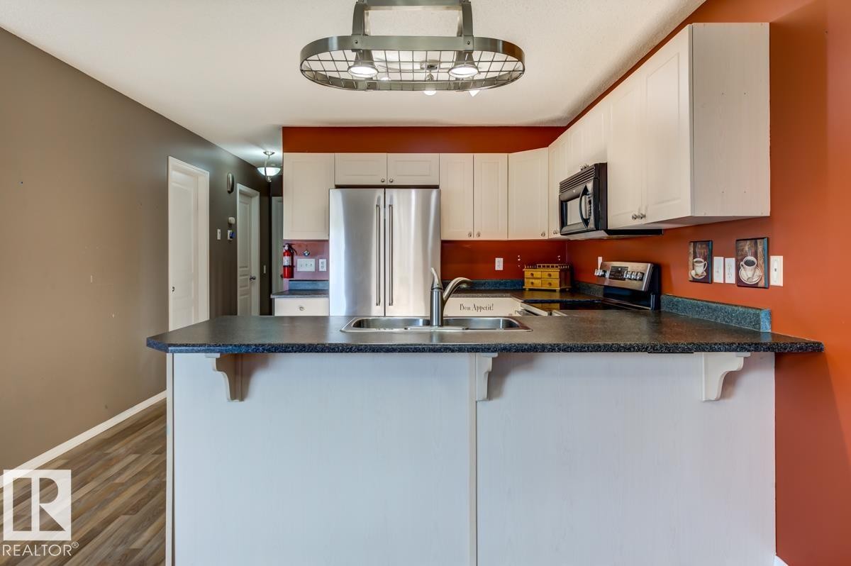 17703 90 Street Nw, Edmonton, AB - Indoor Photo Showing Kitchen With Double Sink