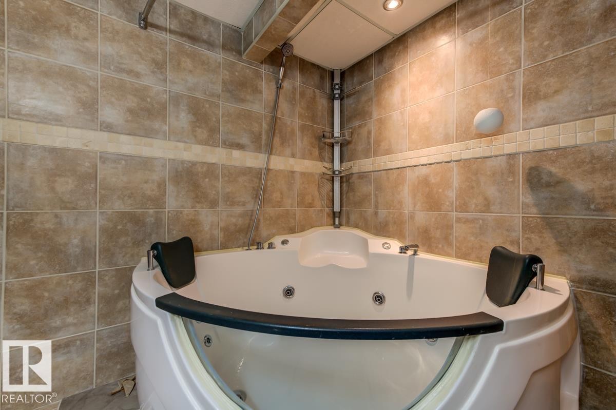 17703 90 Street Nw, Edmonton, AB - Indoor Photo Showing Bathroom