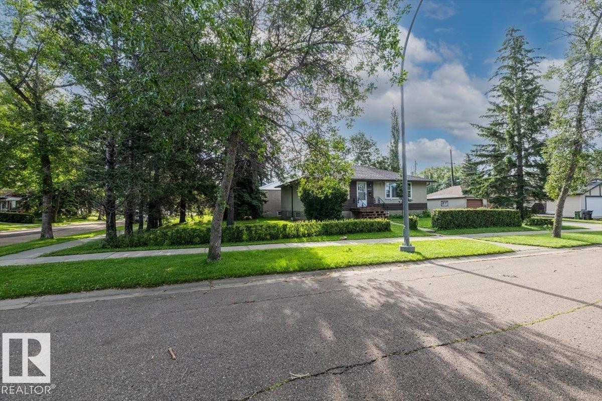 11049 145 Street Nw, Edmonton, AB - Outdoor