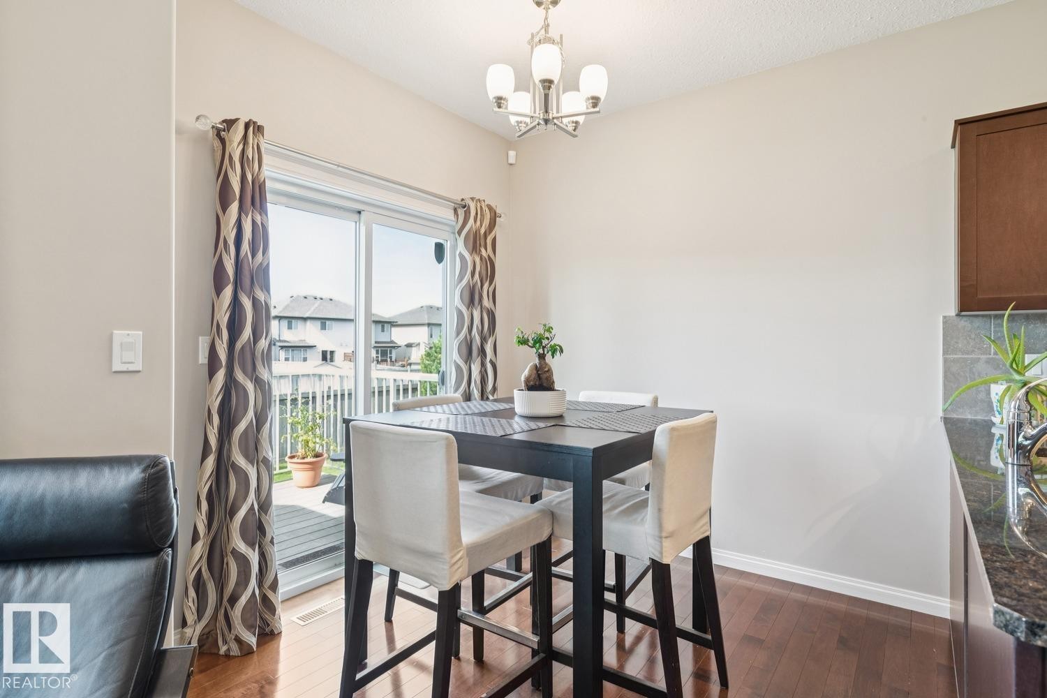 #12 18230 104A St Nw, Edmonton, AB - Indoor Photo Showing Dining Room